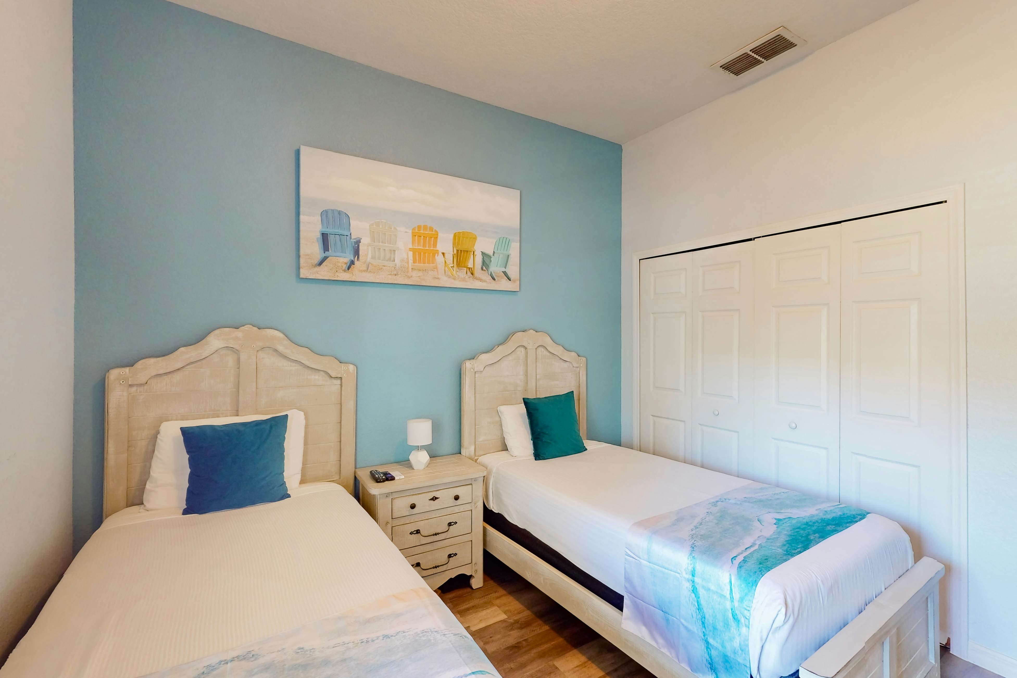 1st floor lake view condo with tennis, basketball court, pools, near theme parks