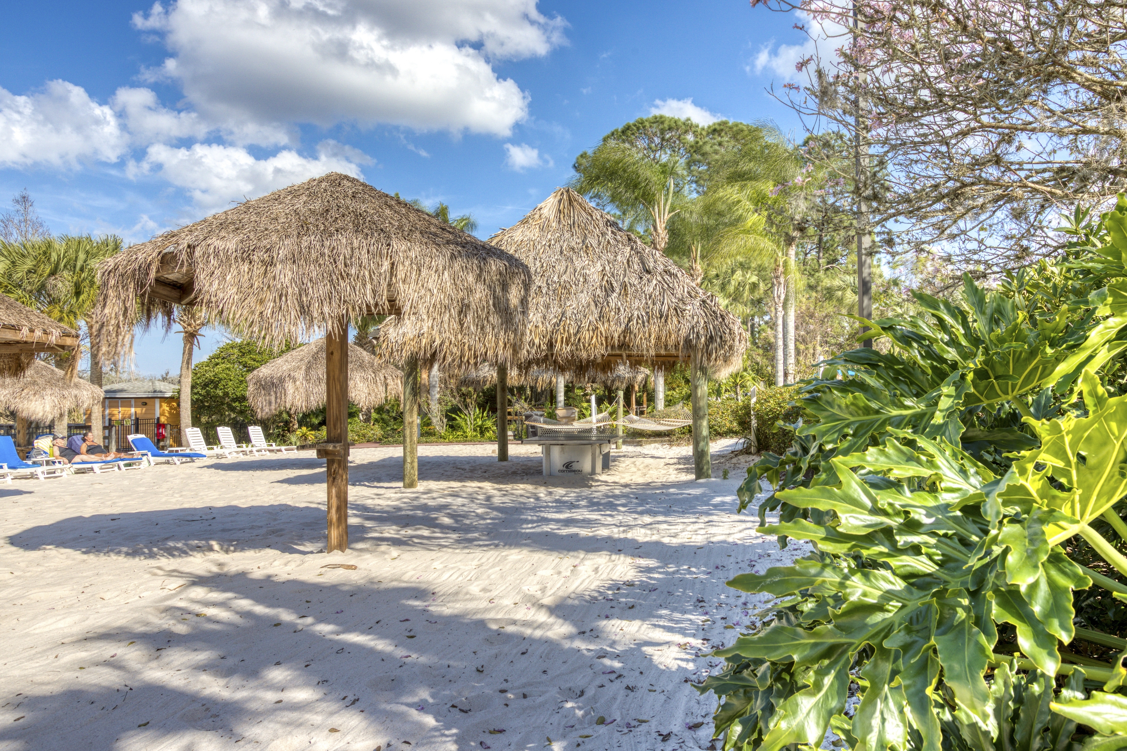 3rd floor condo near theme parks, pools, tennis court, gym, basketball court