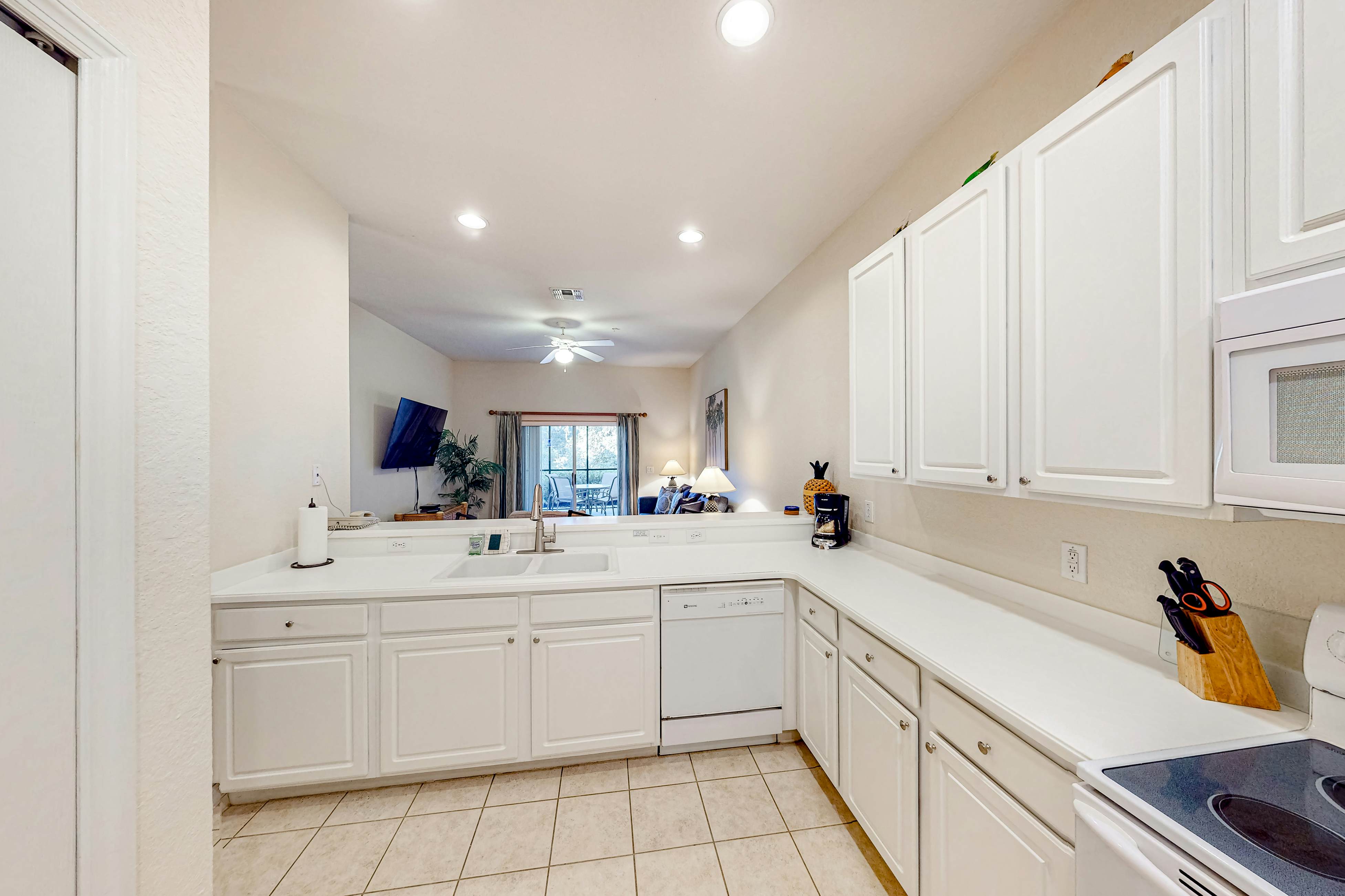 First-floor condo with restaurant, gym, basketball court, & sauna