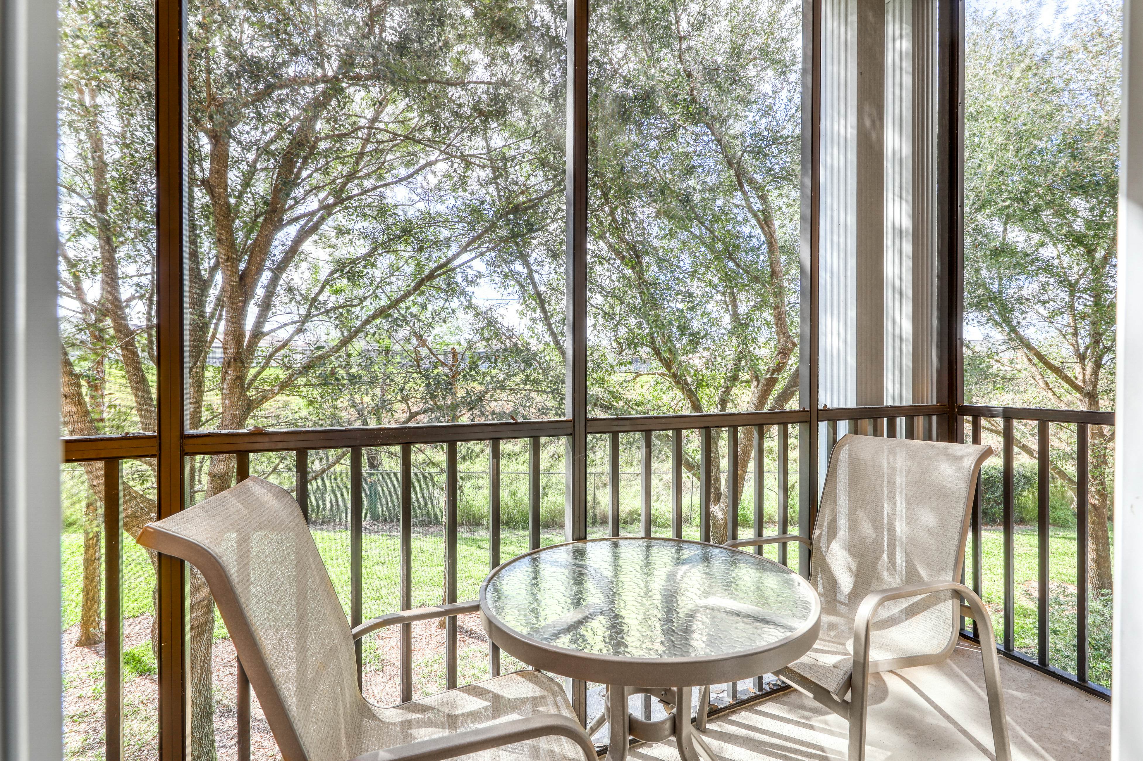 1st-floor condo near theme parks with pools, sauna, gym & on-site dining