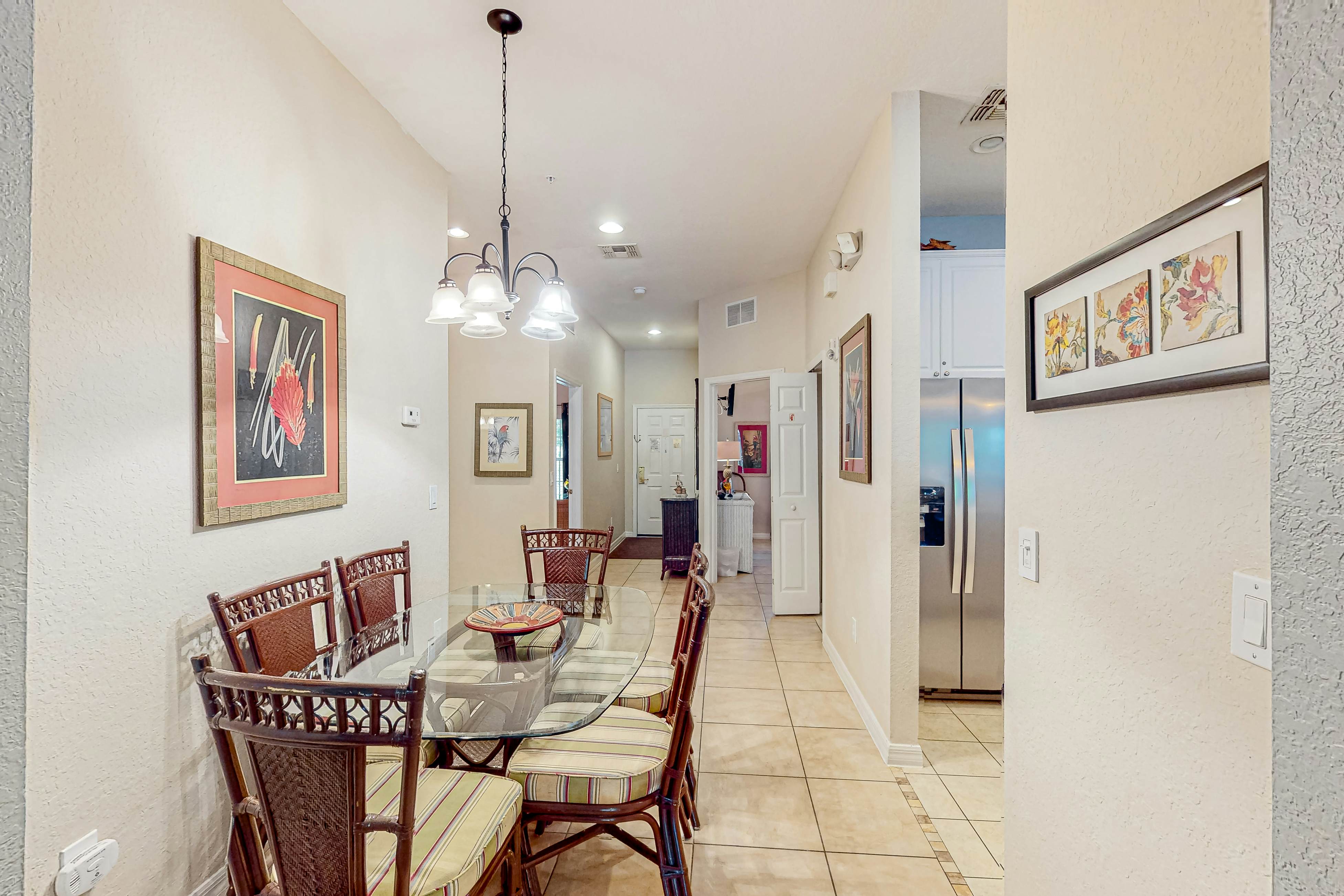 1st-floor condo near theme parks with pools, sauna, gym & on-site dining