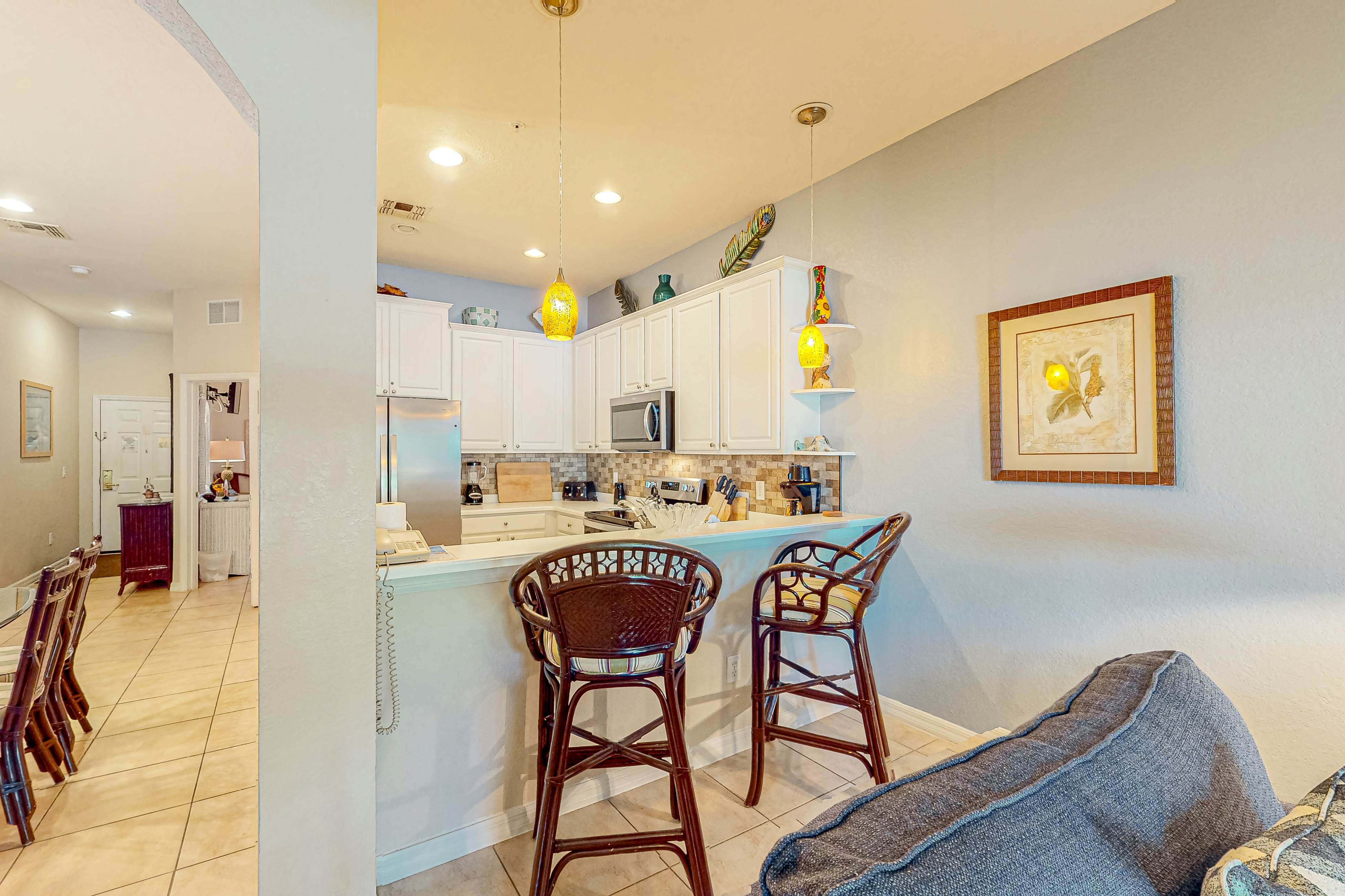 1st-floor condo near theme parks with pools, sauna, gym & on-site dining