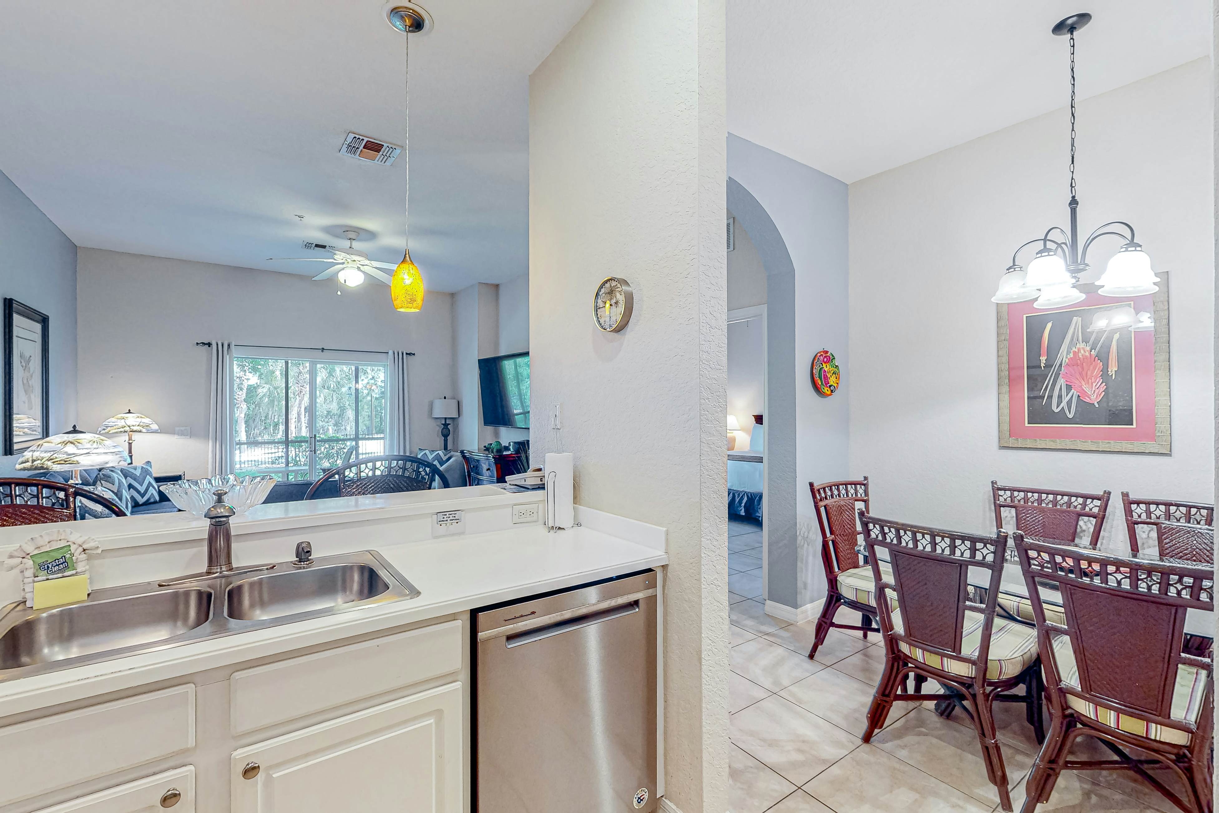 1st-floor condo near theme parks with pools, sauna, gym & on-site dining