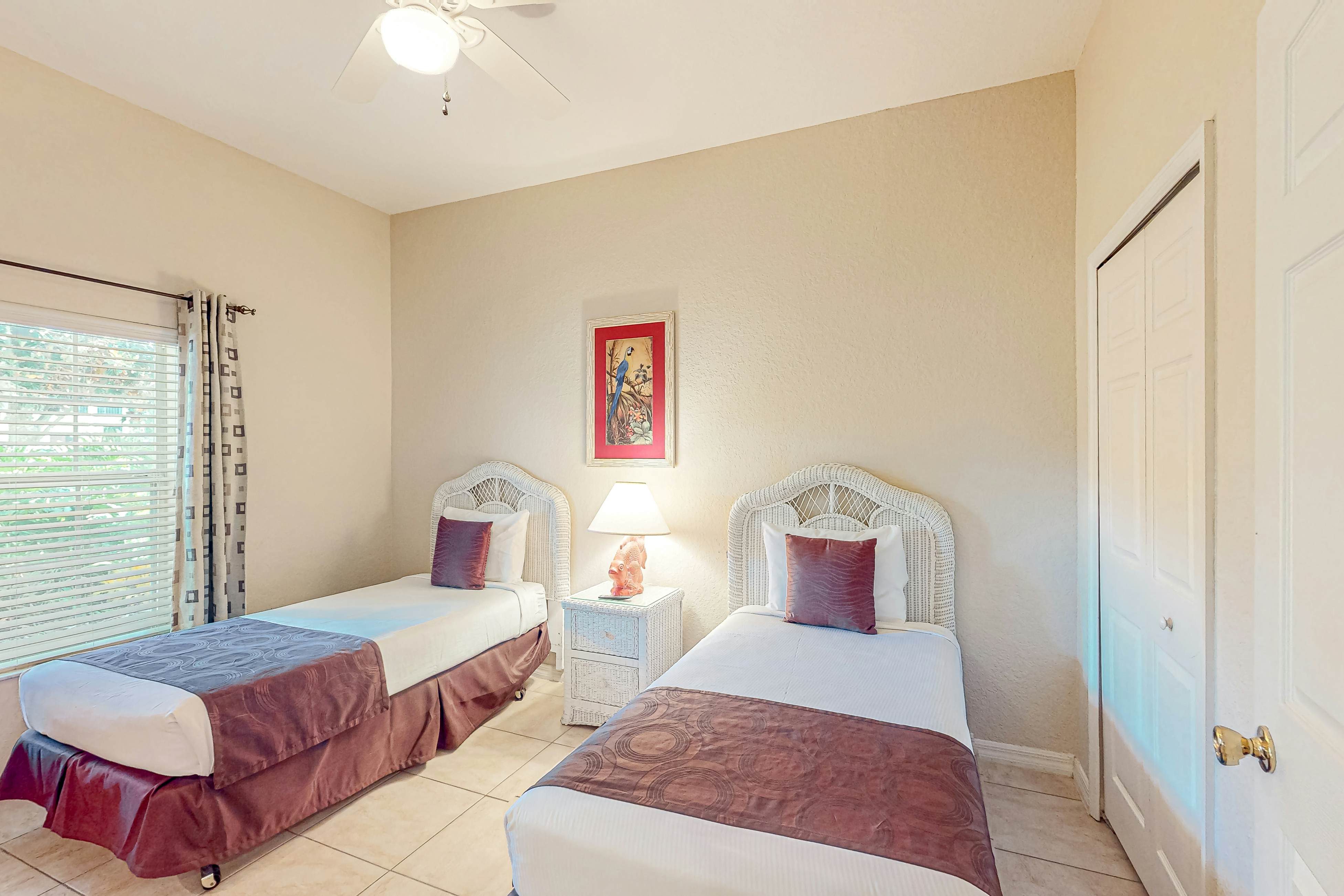 1st-floor condo near theme parks with pools, sauna, gym & on-site dining