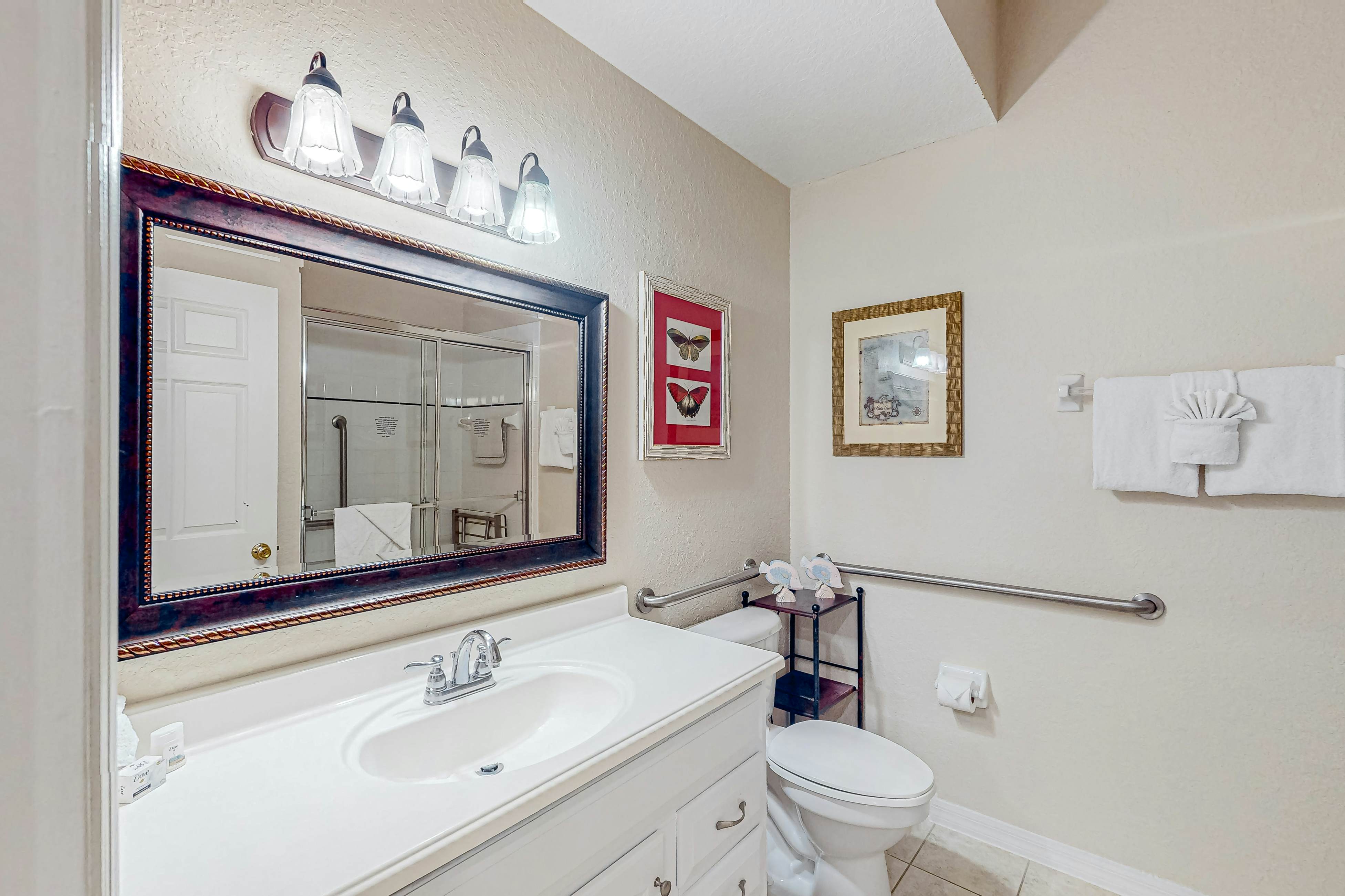 1st-floor condo near theme parks with pools, sauna, gym & on-site dining