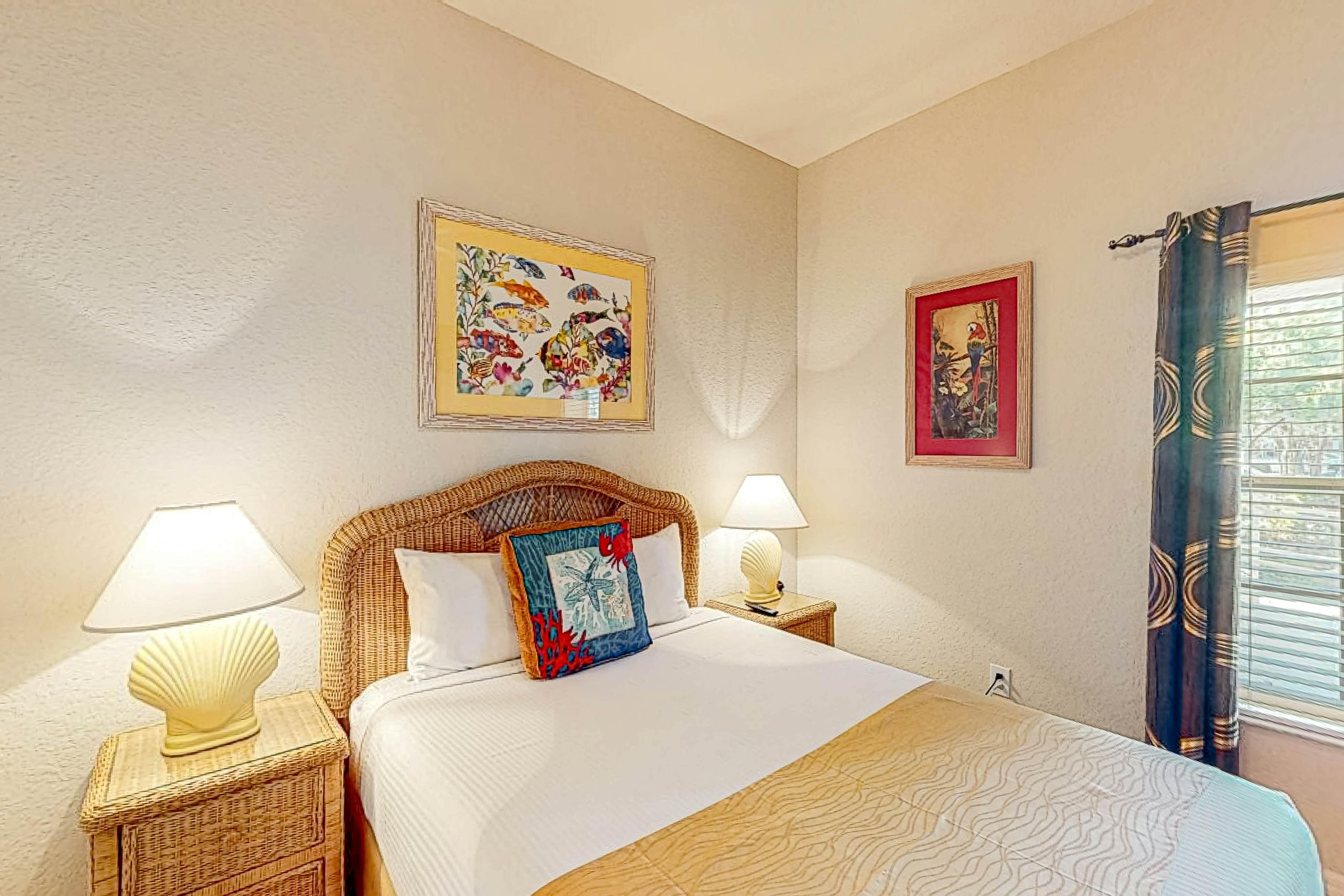 1st-floor condo near theme parks with pools, sauna, gym & on-site dining