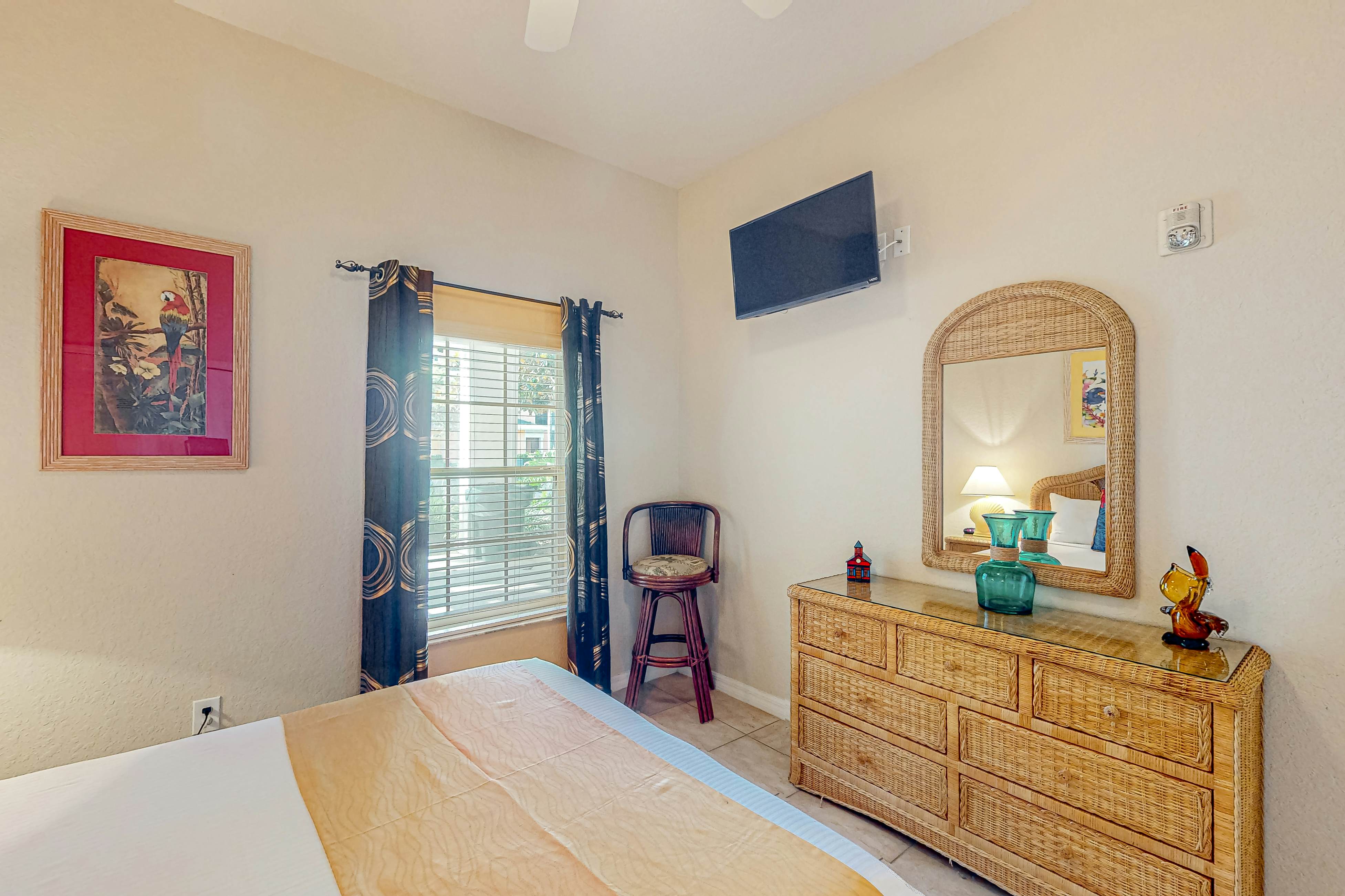 1st-floor condo near theme parks with pools, sauna, gym & on-site dining