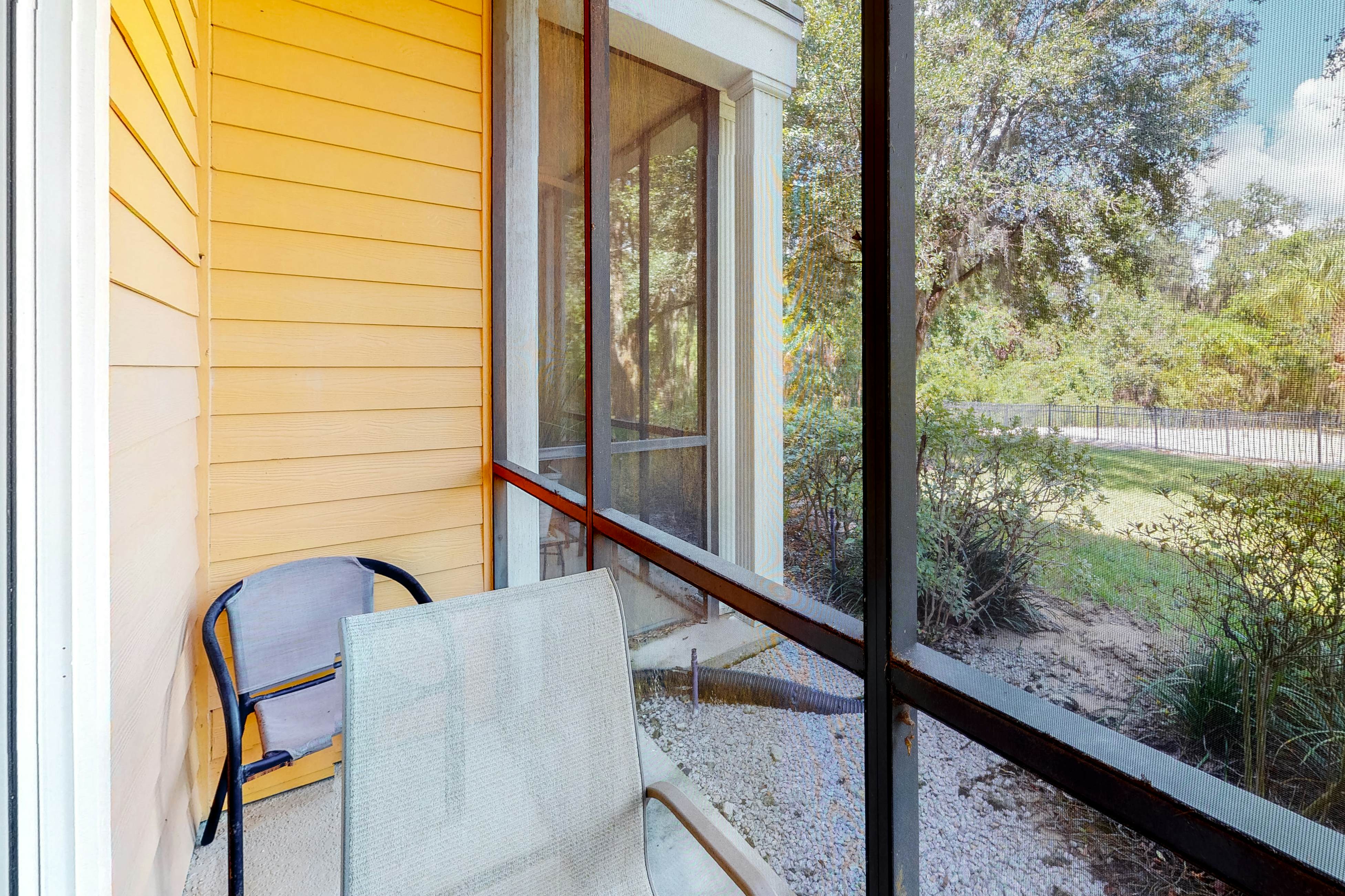 1st-floor condo near theme parks with pools, sauna, gym & on-site dining