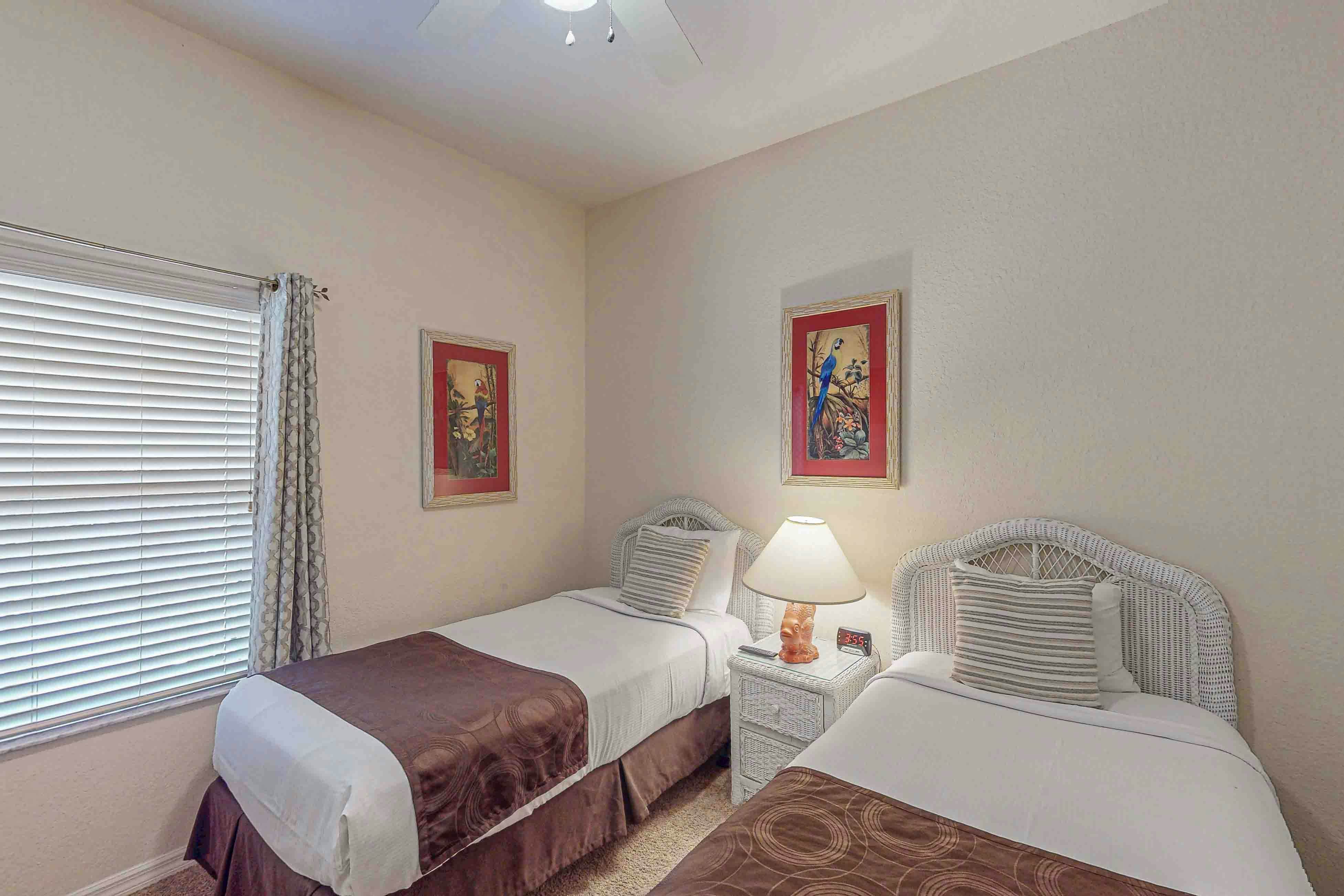 Lovely Condo with Balcony & Shared Gym, Pool, and Sauna