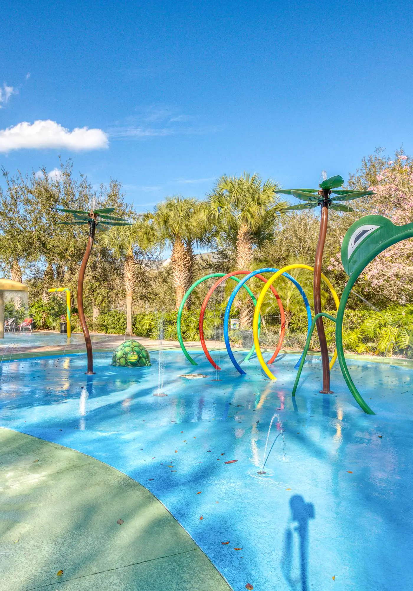 Lovely Condo with Balcony & Shared Gym, Pool, and Sauna