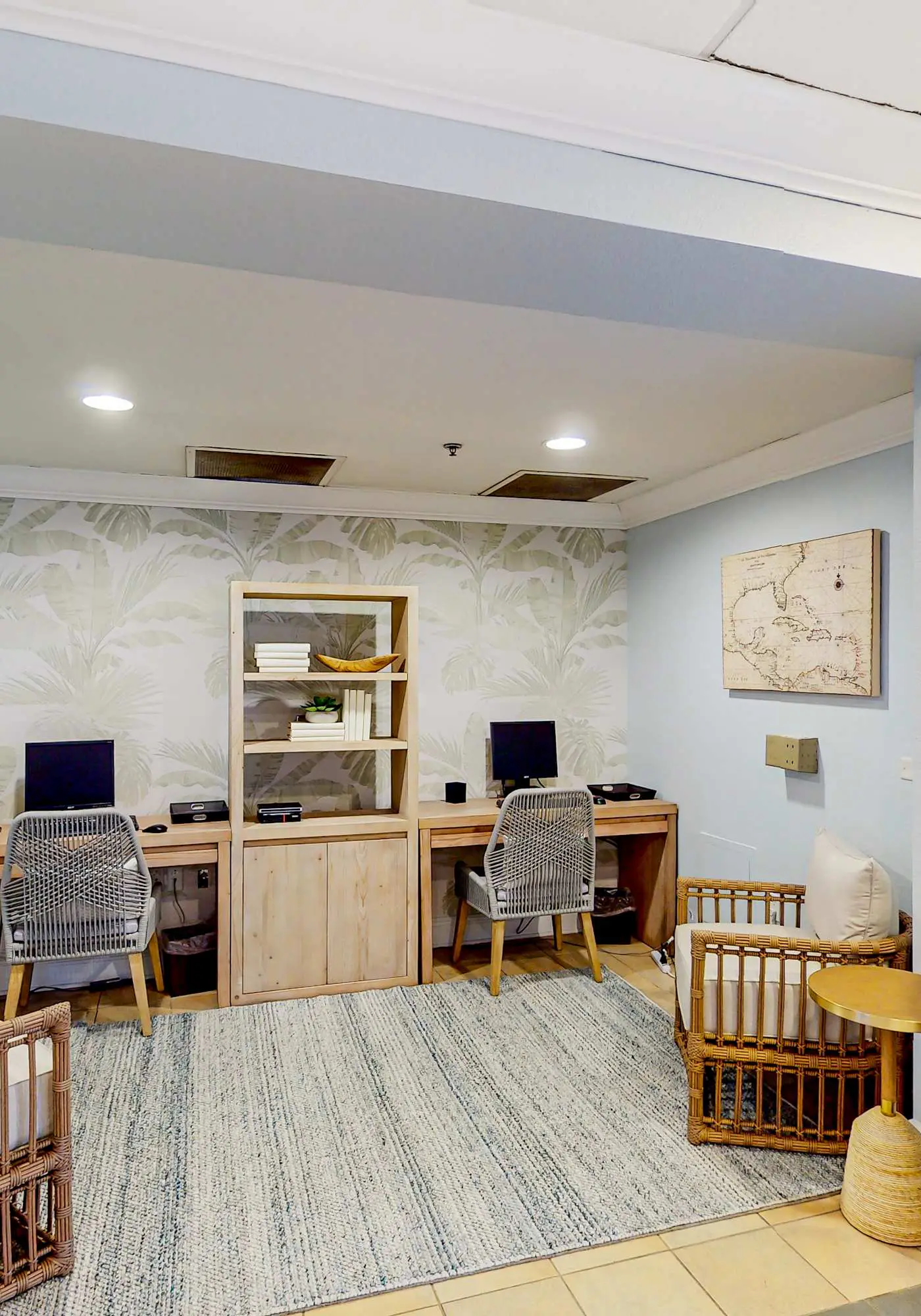 Lovely Condo with Balcony & Shared Gym, Pool, and Sauna