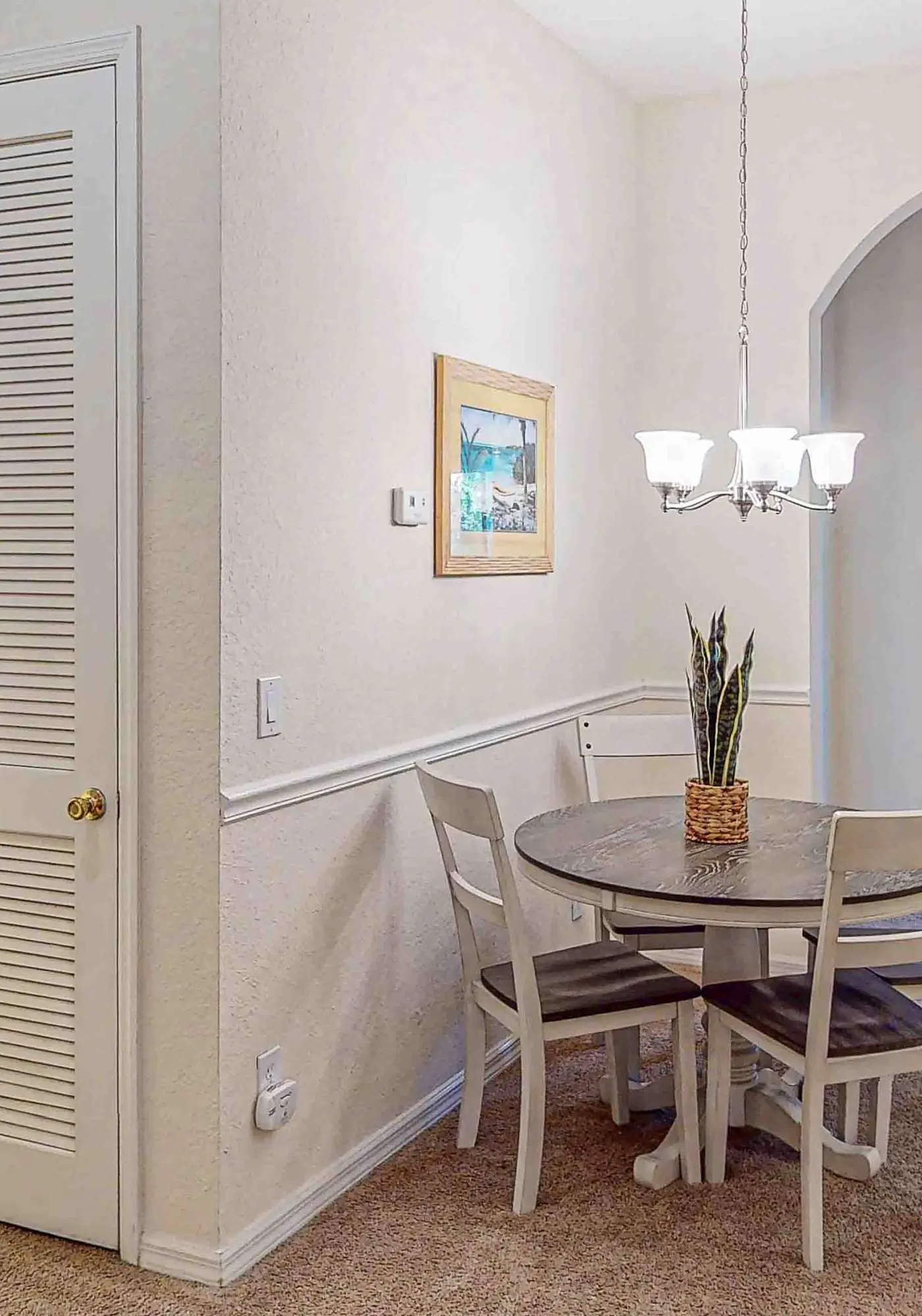 Lovely Condo with Balcony & Shared Gym, Pool, and Sauna
