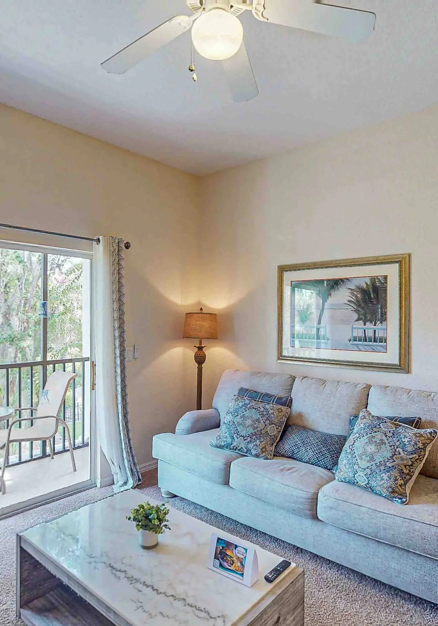 Lovely Condo with Balcony & Shared Gym, Pool, and Sauna