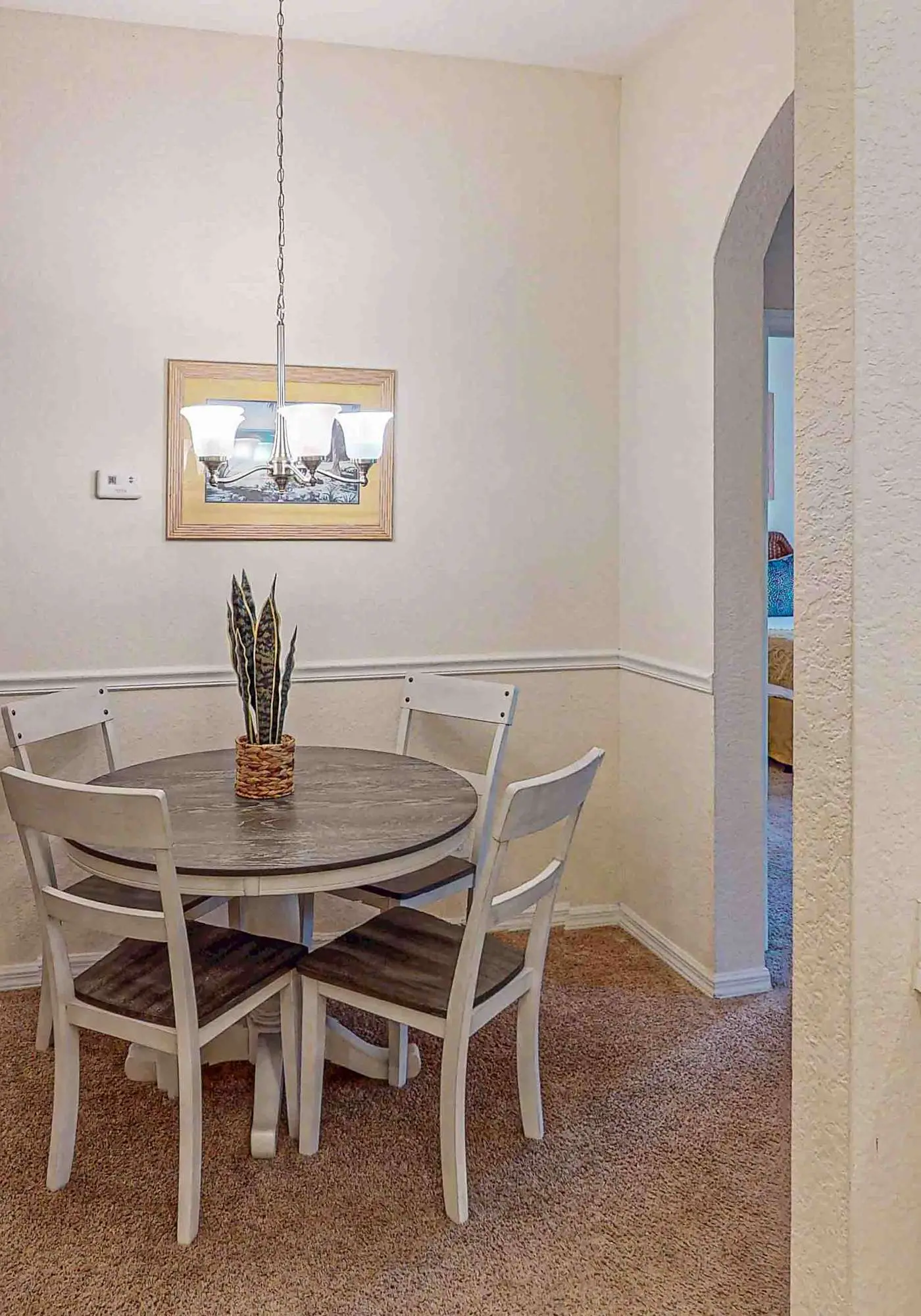 Lovely Condo with Balcony & Shared Gym, Pool, and Sauna