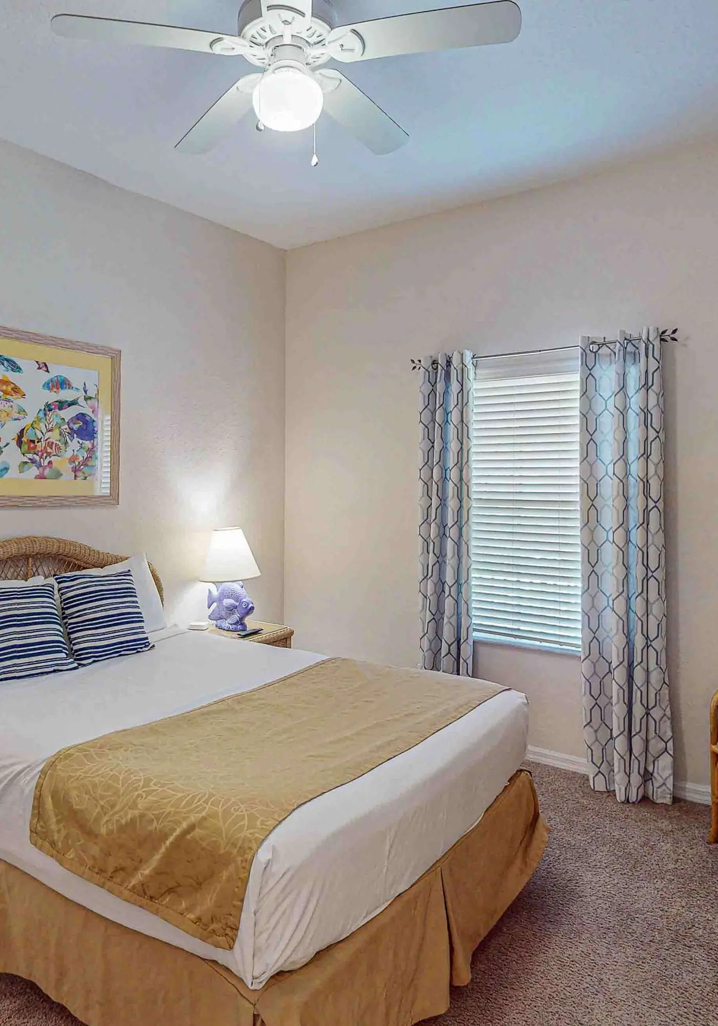 Lovely Condo with Balcony & Shared Gym, Pool, and Sauna