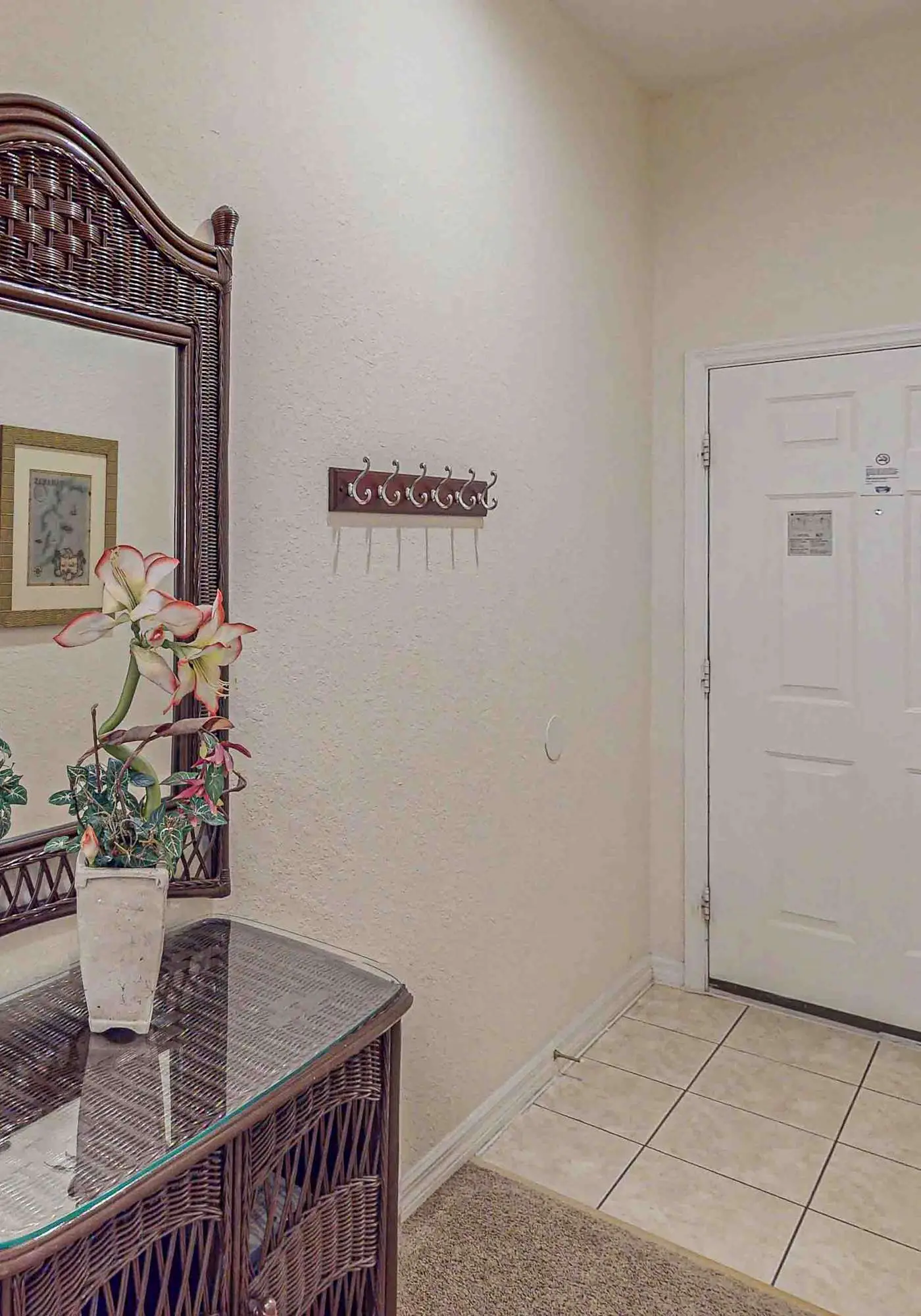Lovely Condo with Balcony & Shared Gym, Pool, and Sauna