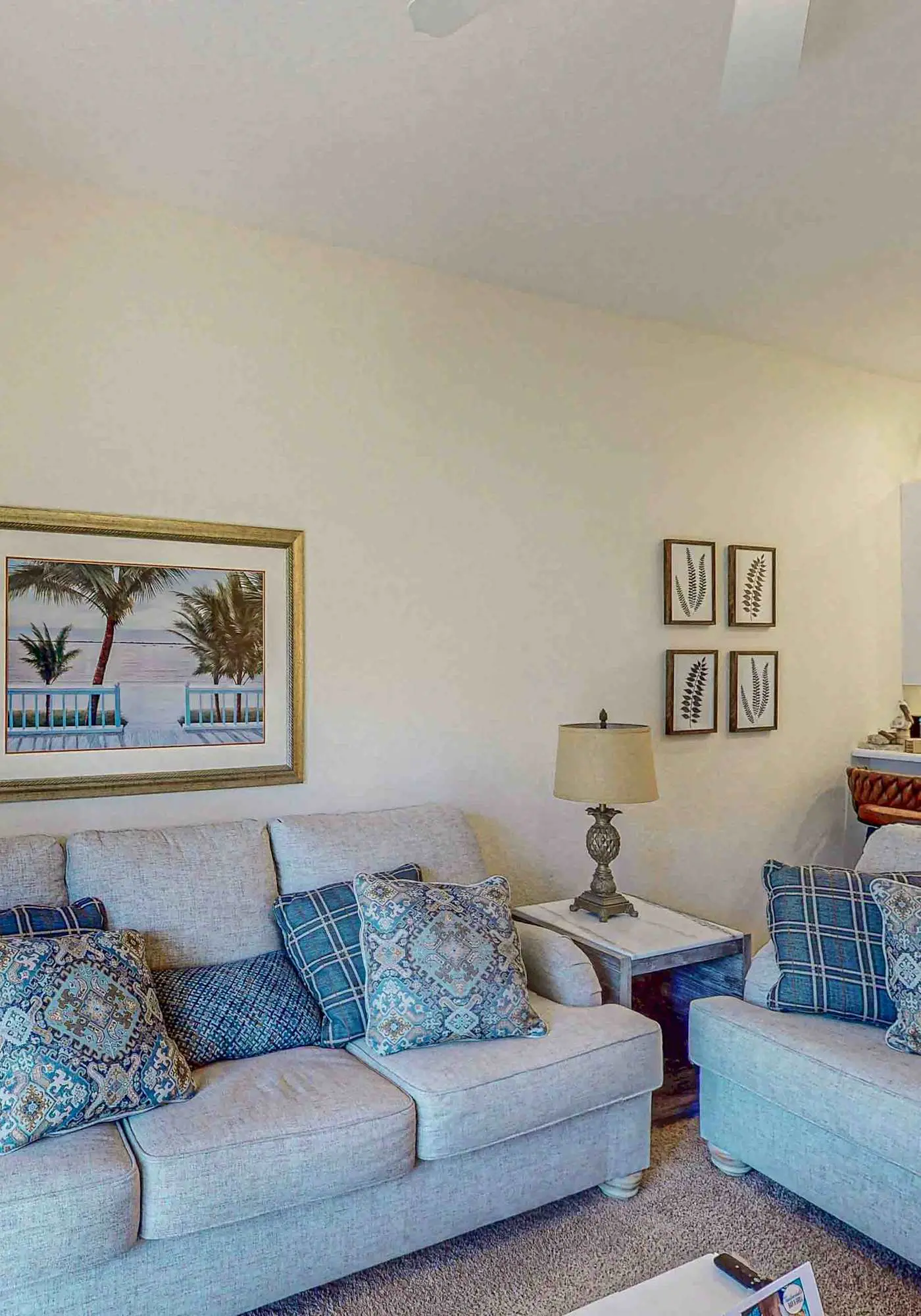 Lovely Condo with Balcony & Shared Gym, Pool, and Sauna