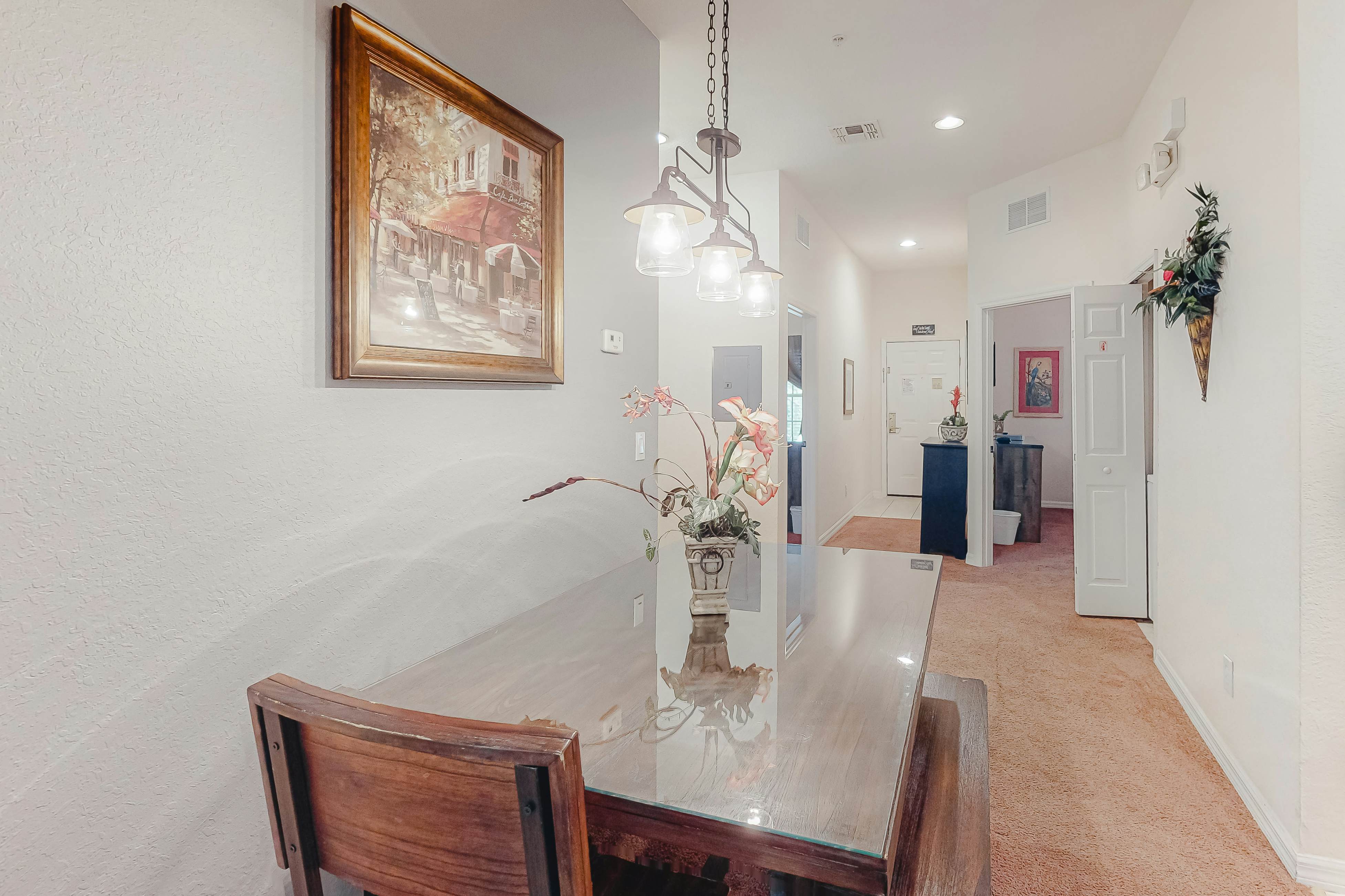 2nd floor condo near theme parks, restaurant, gym, shared pools, tennis court