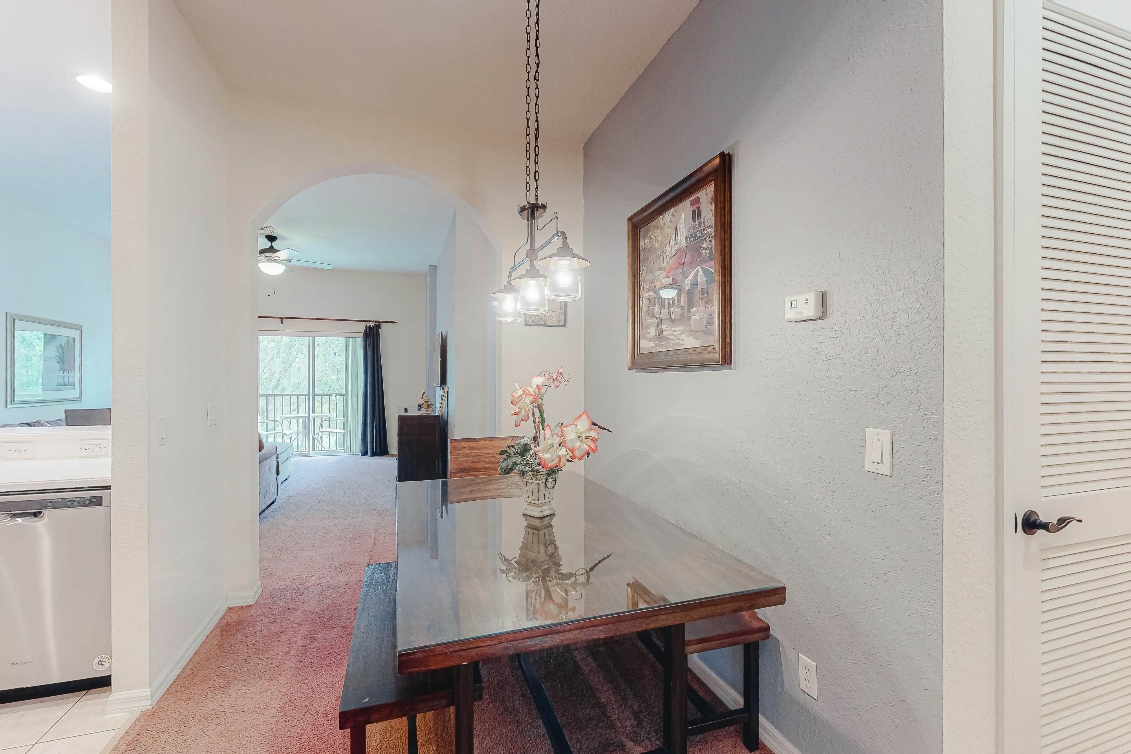 2nd floor condo near theme parks, restaurant, gym, shared pools, tennis court