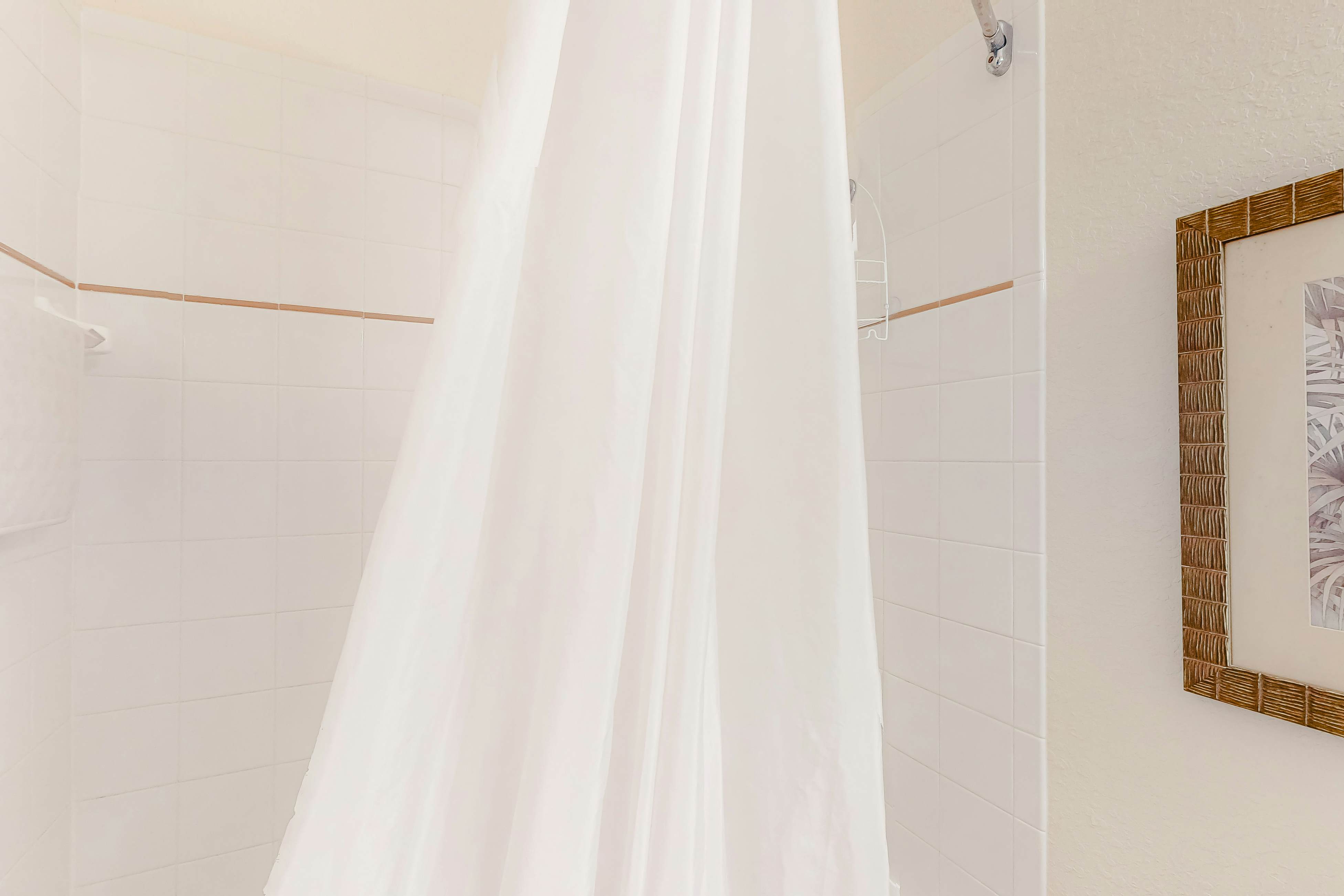 2nd floor condo near theme parks, restaurant, gym, shared pools, tennis court