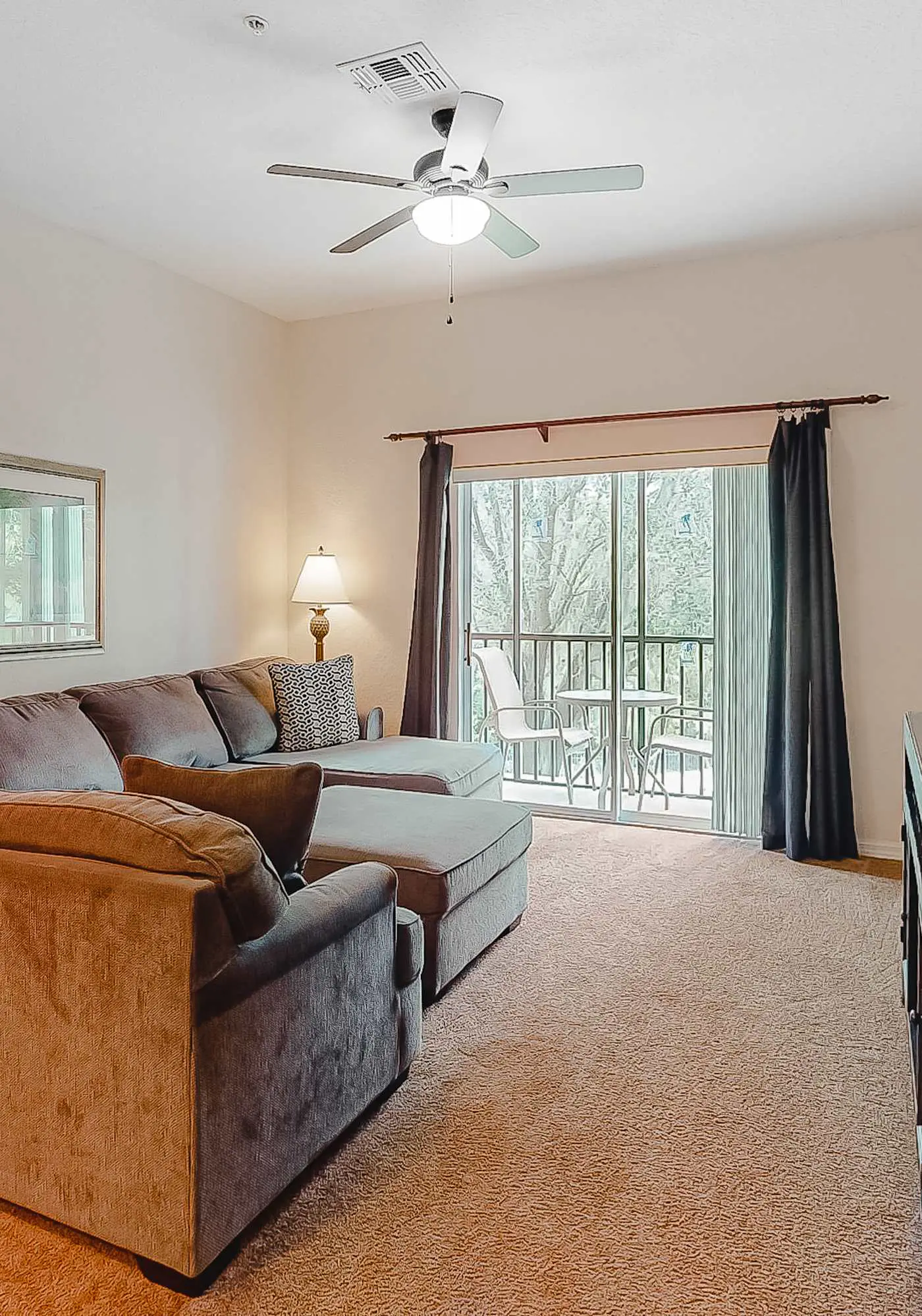 2nd floor condo near theme parks, restaurant, gym, shared pools, tennis court
