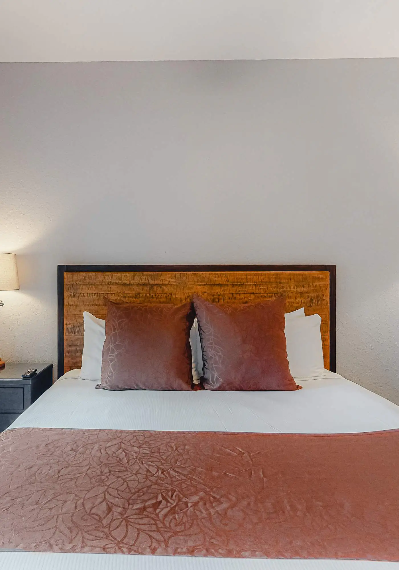 2nd floor condo near theme parks, restaurant, gym, shared pools, tennis court