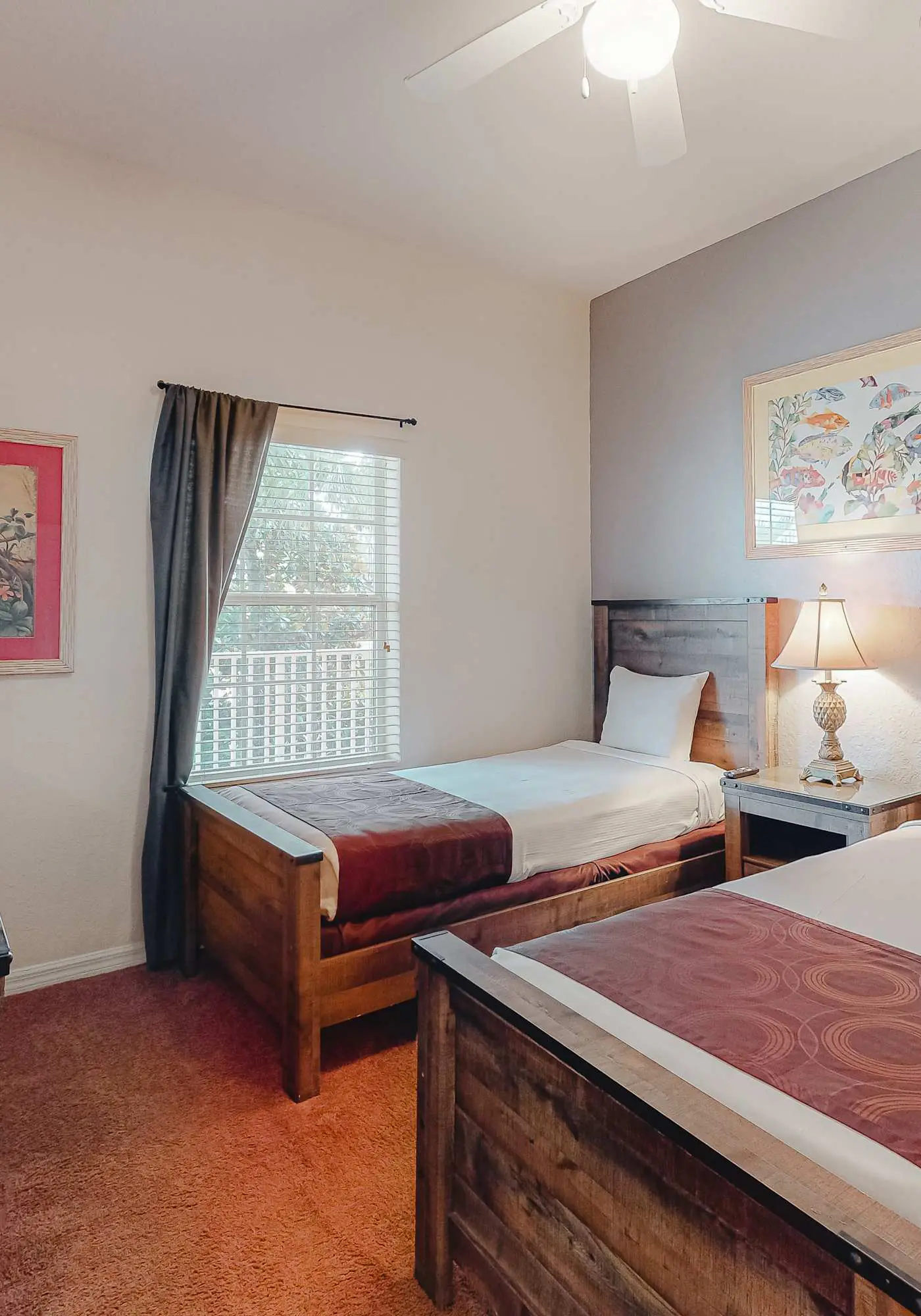 2nd floor condo near theme parks, restaurant, gym, shared pools, tennis court