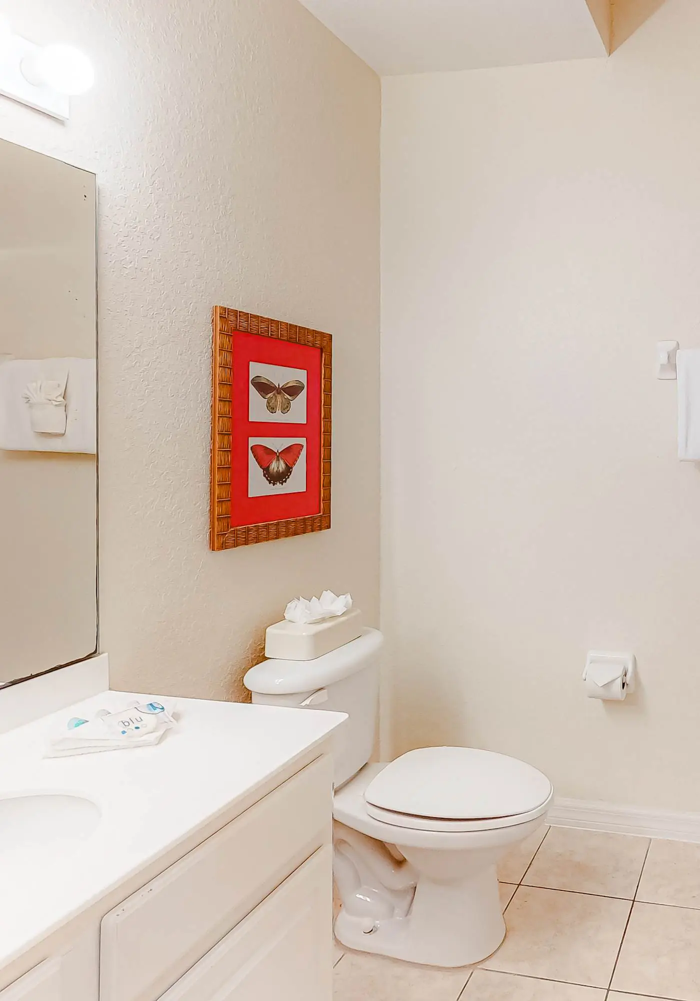 2nd floor condo near theme parks, restaurant, gym, shared pools, tennis court