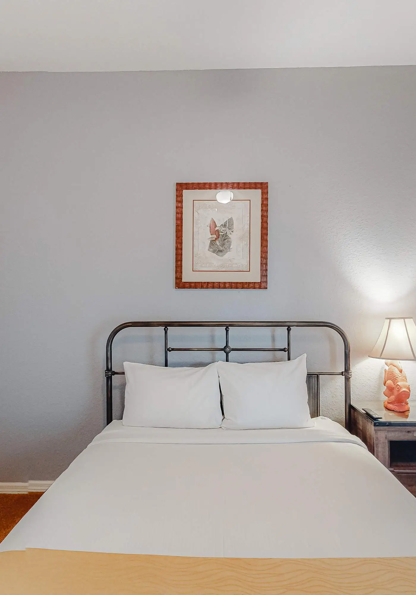 2nd floor condo near theme parks, restaurant, gym, shared pools, tennis court