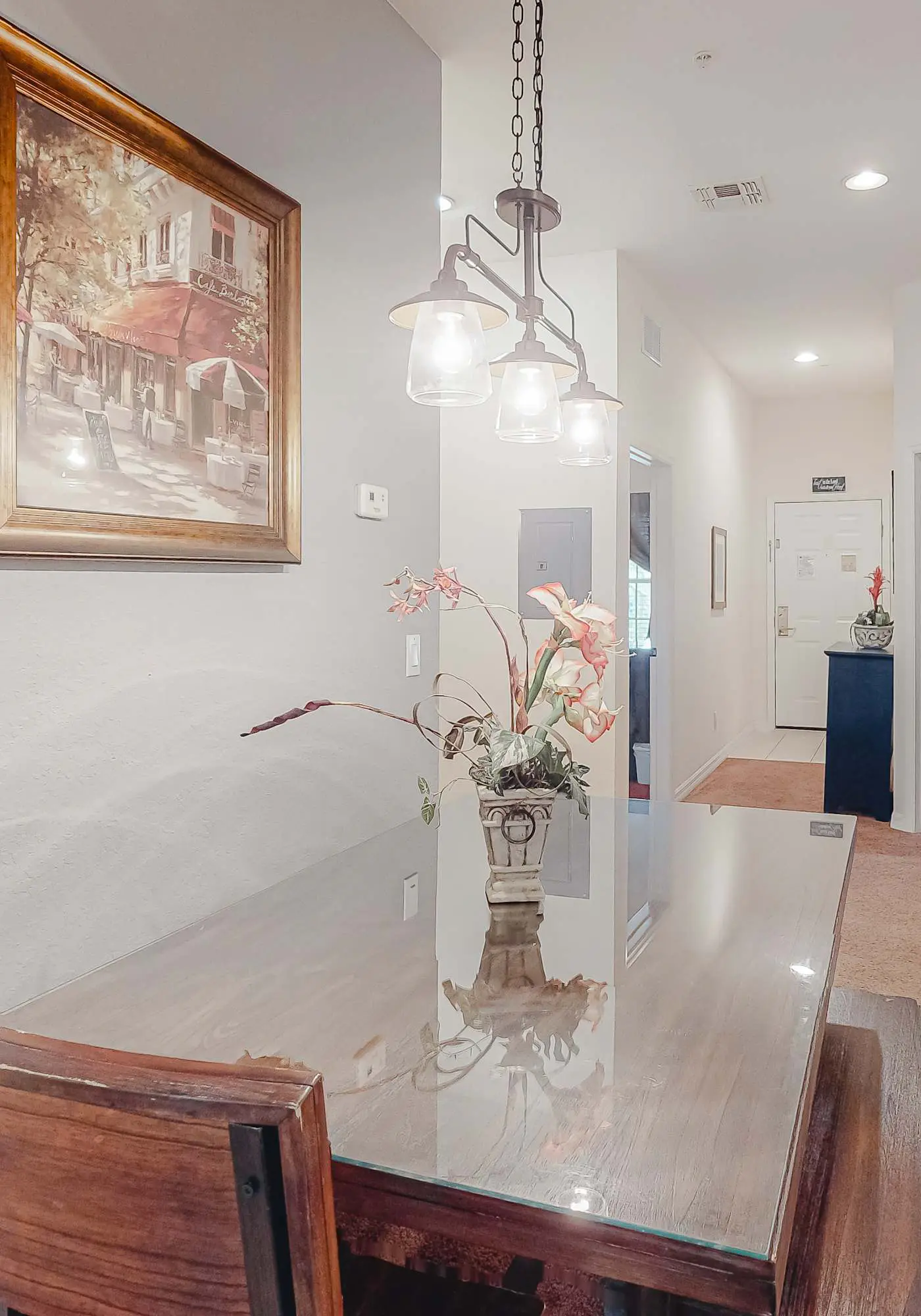 2nd floor condo near theme parks, restaurant, gym, shared pools, tennis court
