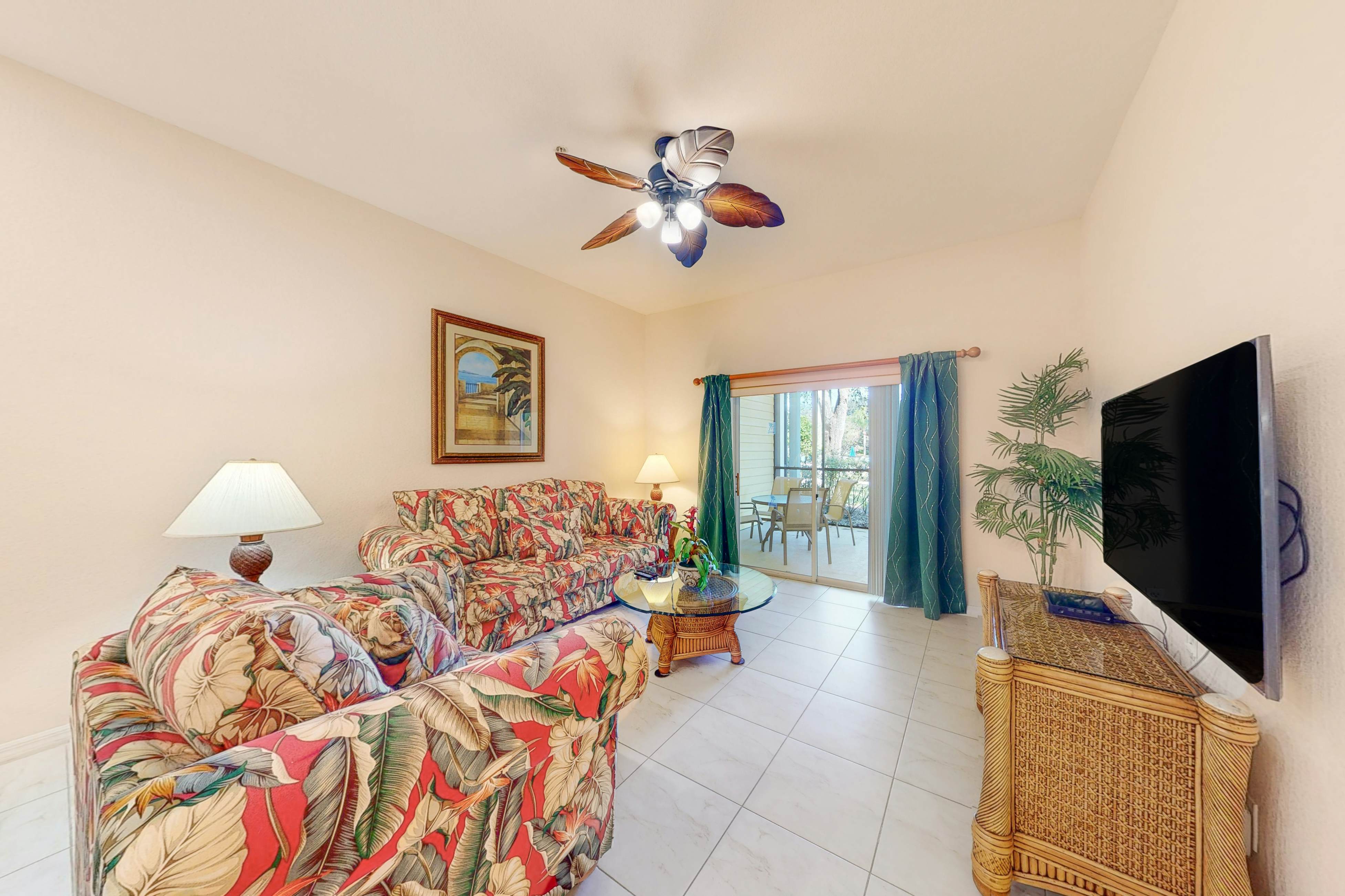 1st floor condo w/ restaurant, limited-mobility access, patio, sauna, gym