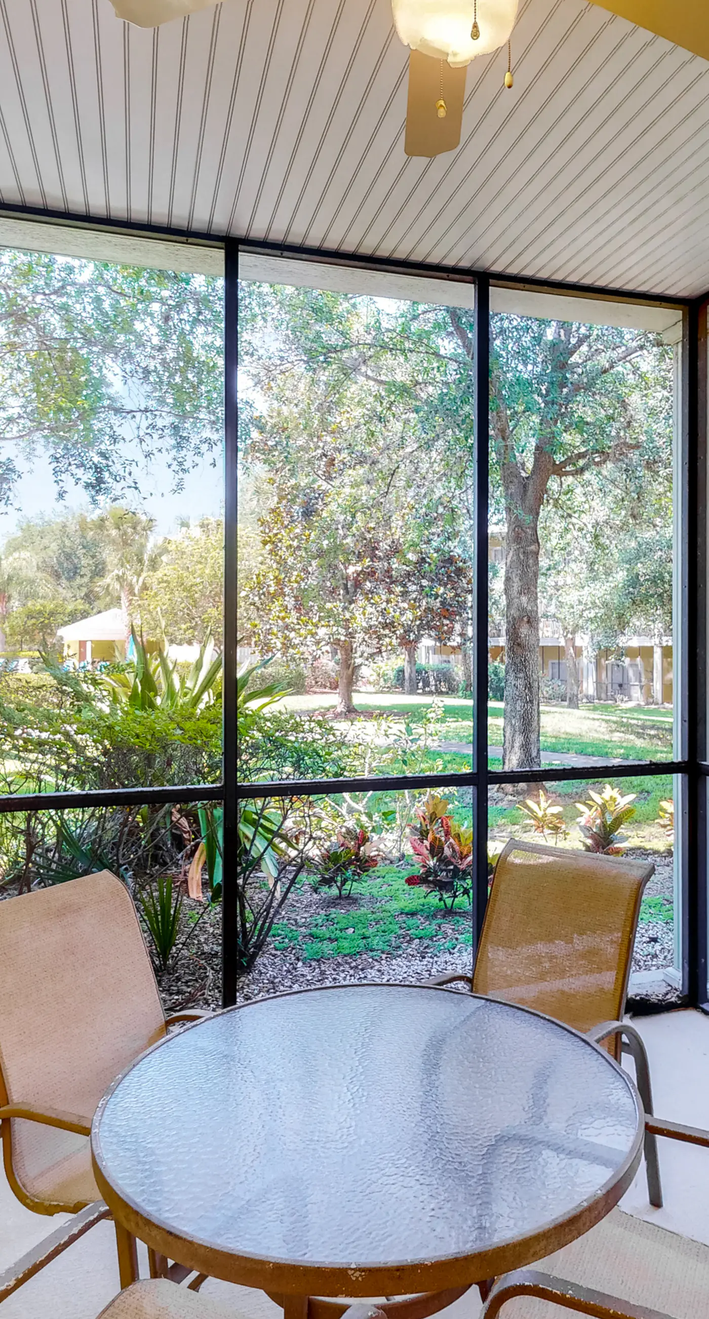 1st floor condo w/ restaurant, limited-mobility access, patio, sauna, gym