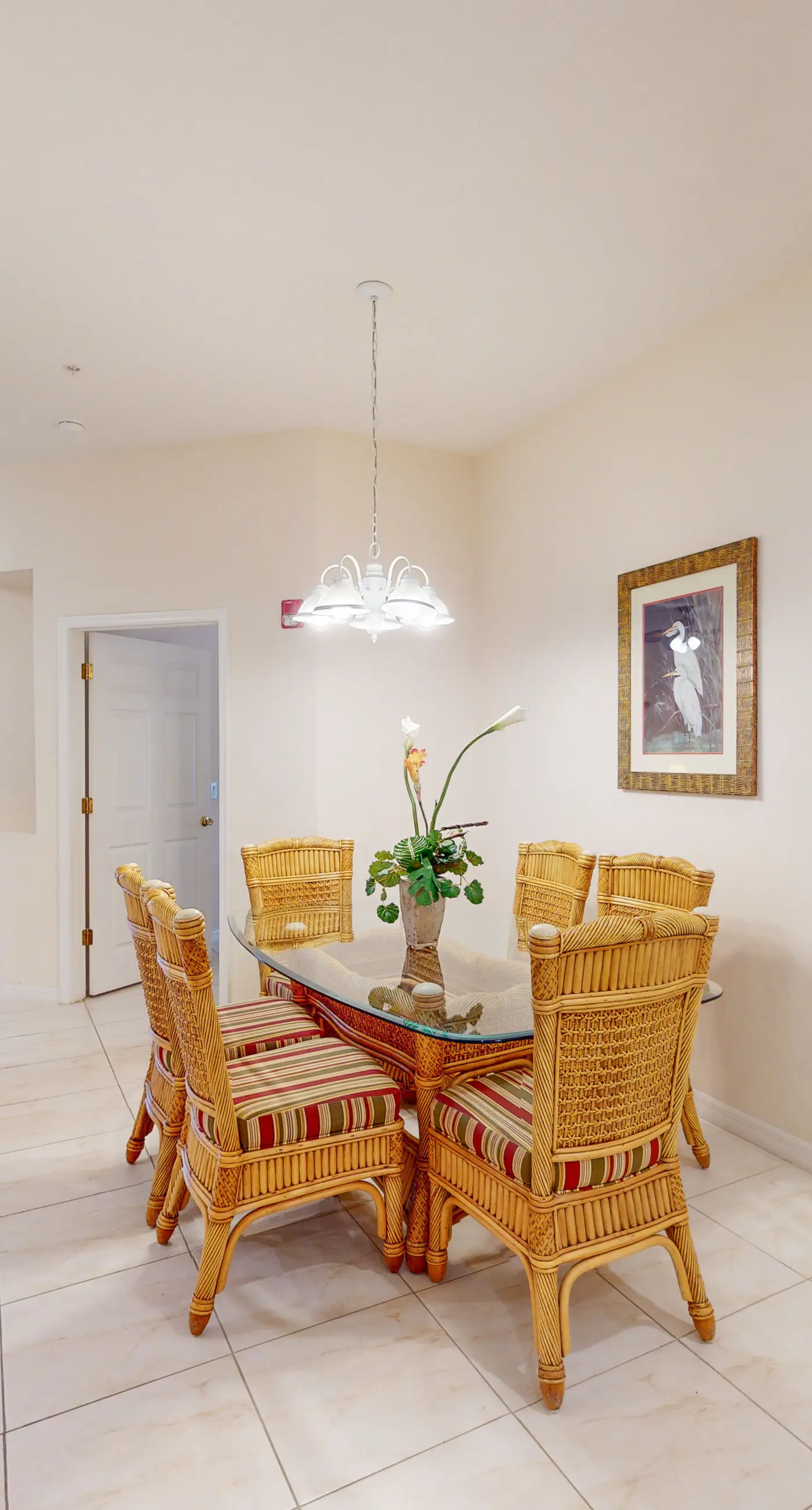 1st floor condo w/ restaurant, limited-mobility access, patio, sauna, gym