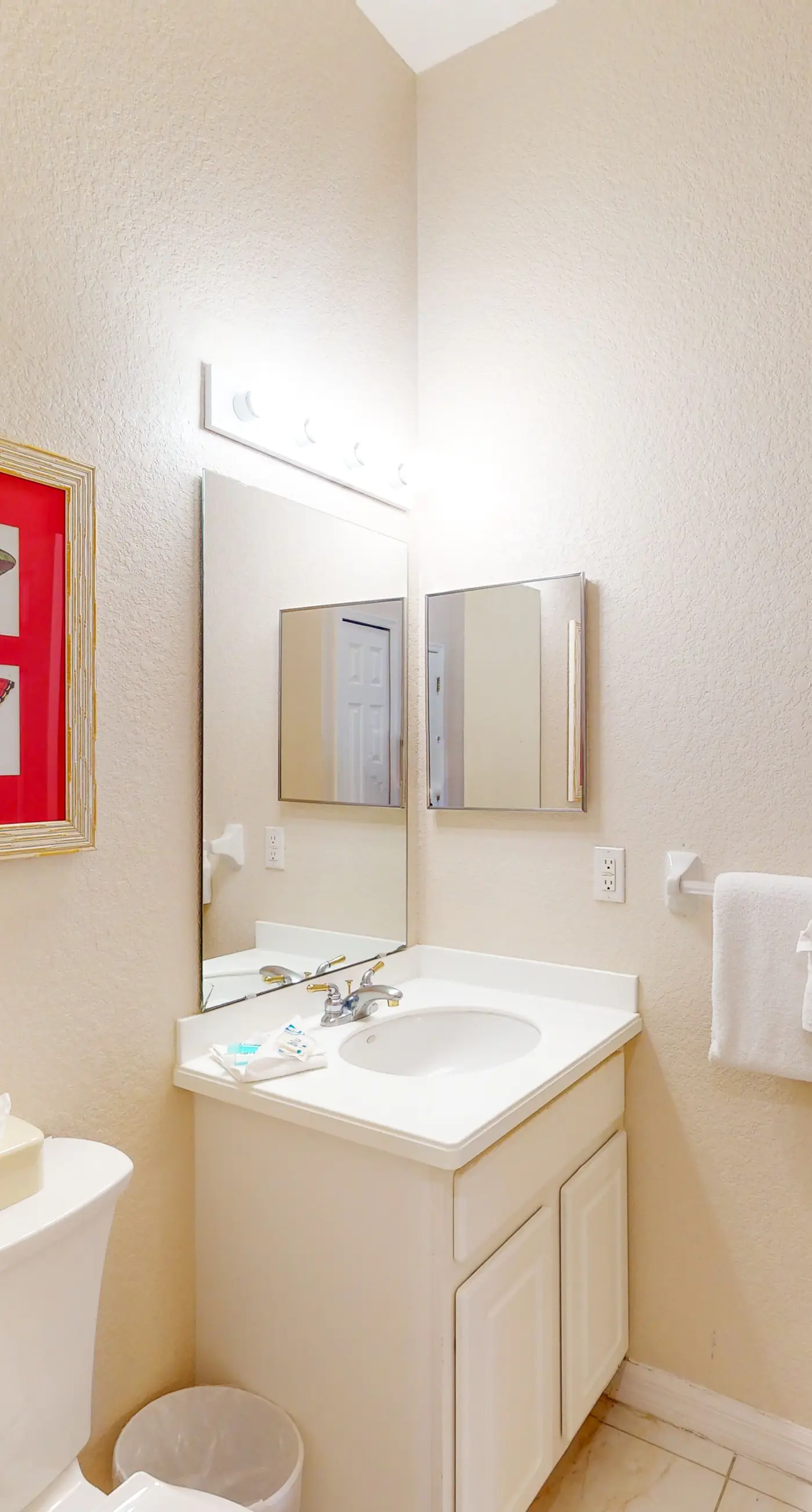 1st floor condo w/ restaurant, limited-mobility access, patio, sauna, gym