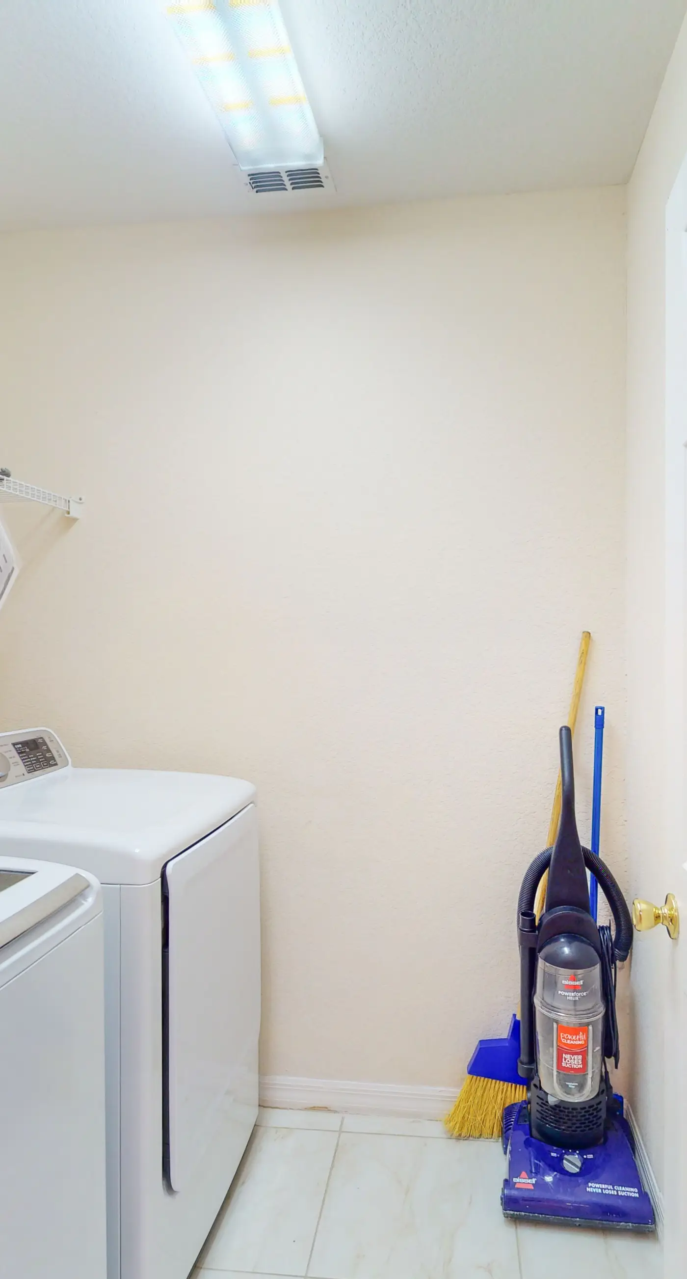 1st floor condo w/ restaurant, limited-mobility access, patio, sauna, gym