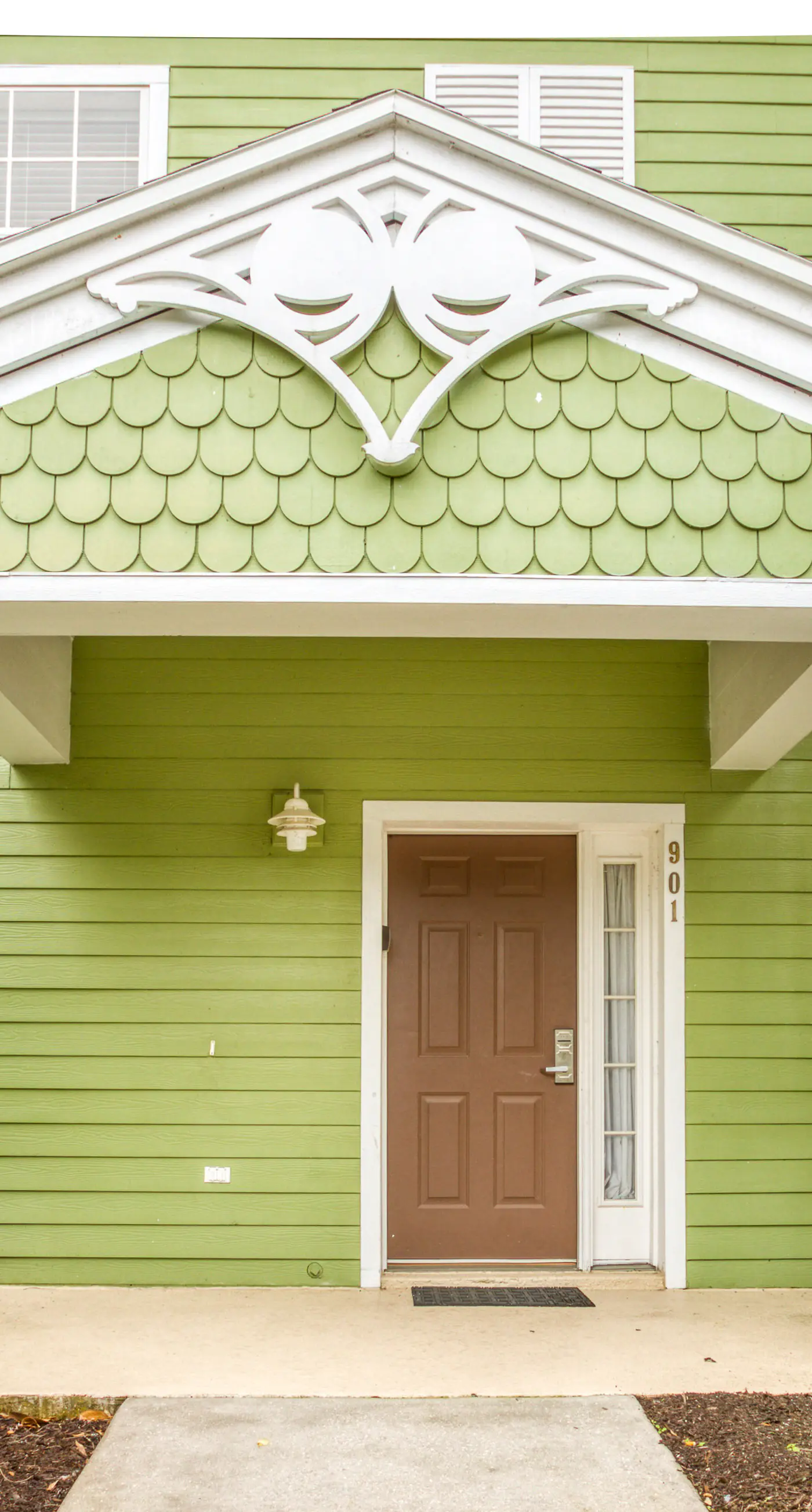 1st floor condo w/ restaurant, limited-mobility access, patio, sauna, gym