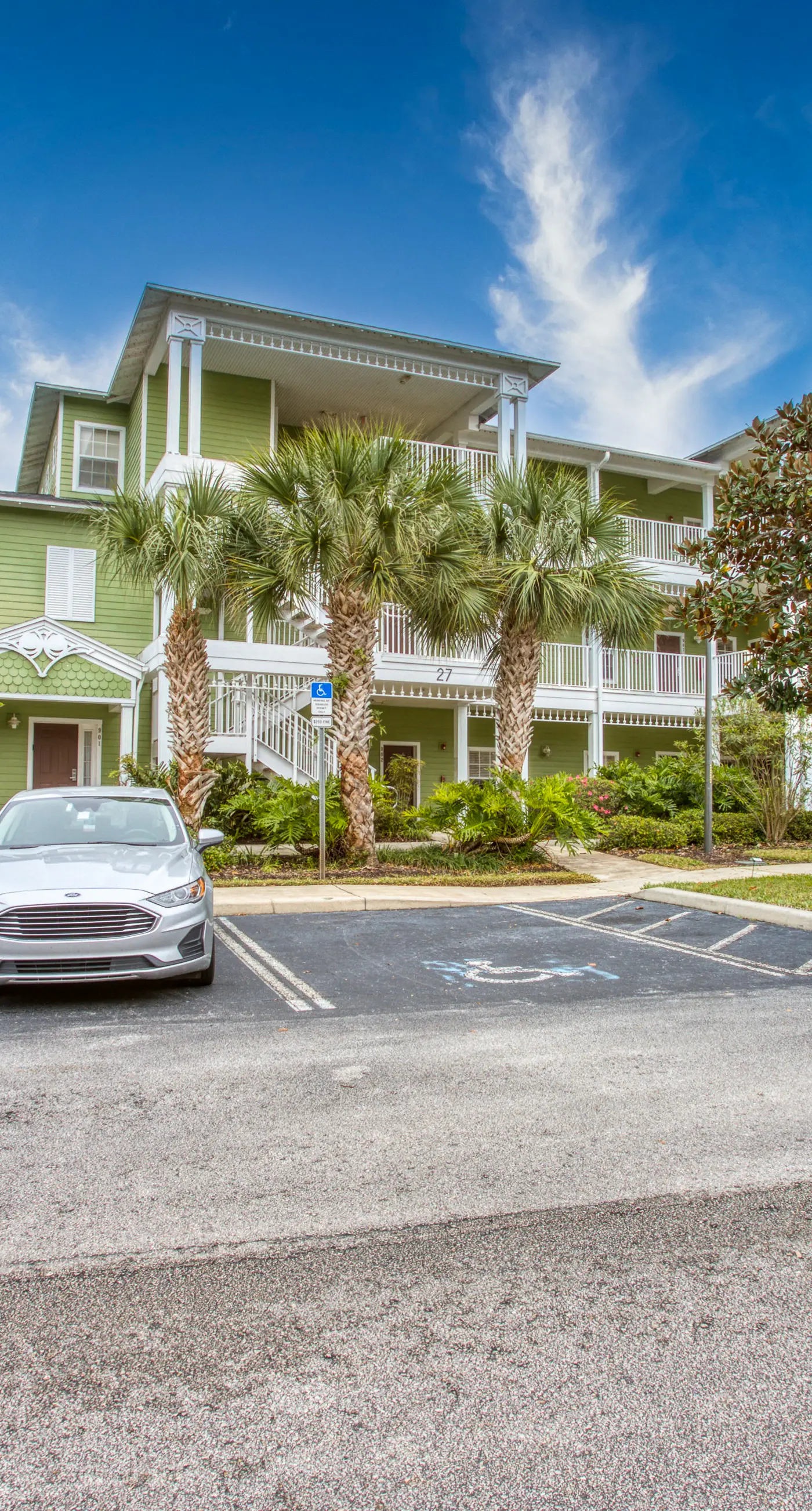 1st floor condo w/ restaurant, limited-mobility access, patio, sauna, gym