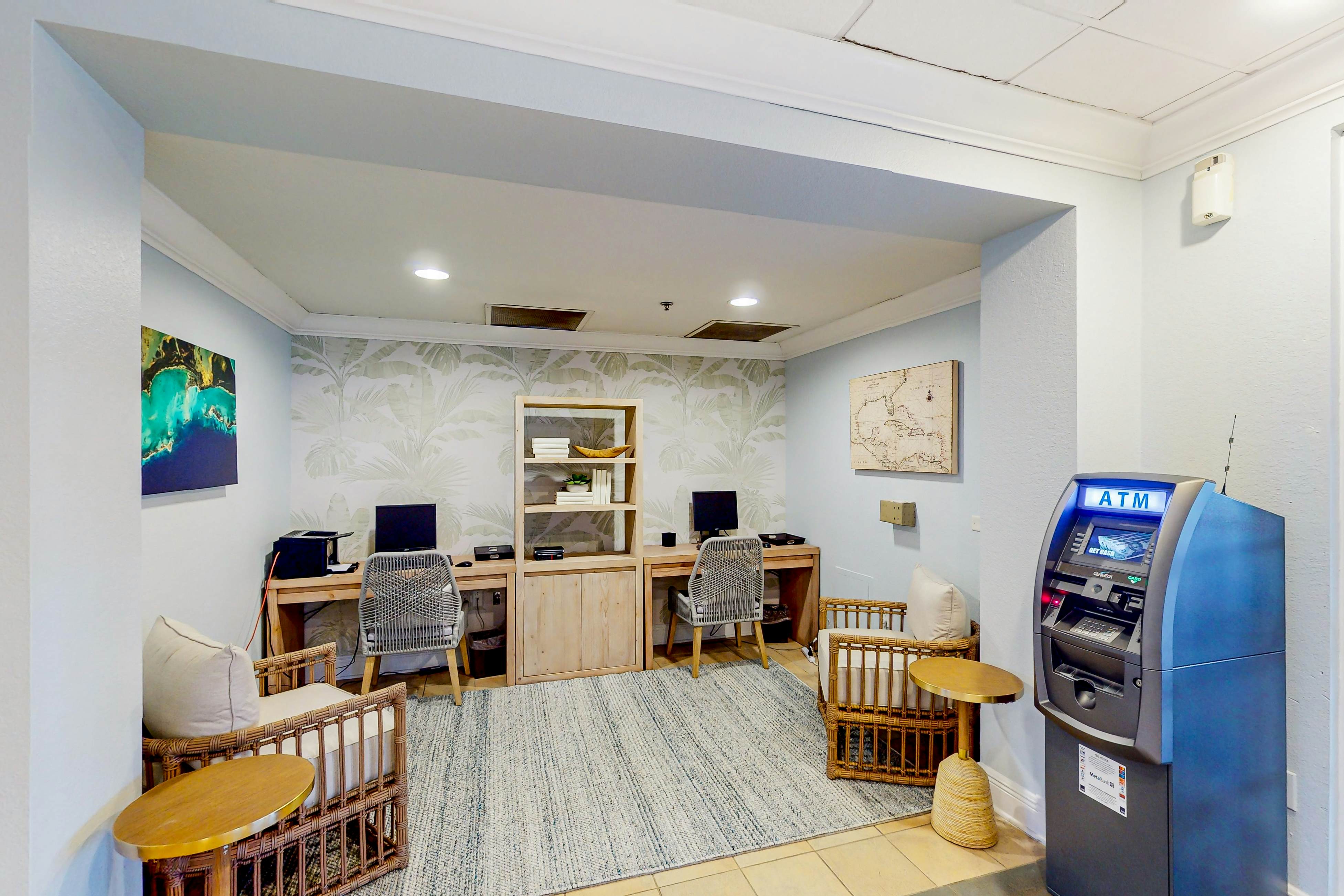 2nd floor end condo near Disney w/ balcony, sauna, shared pools, tennis court