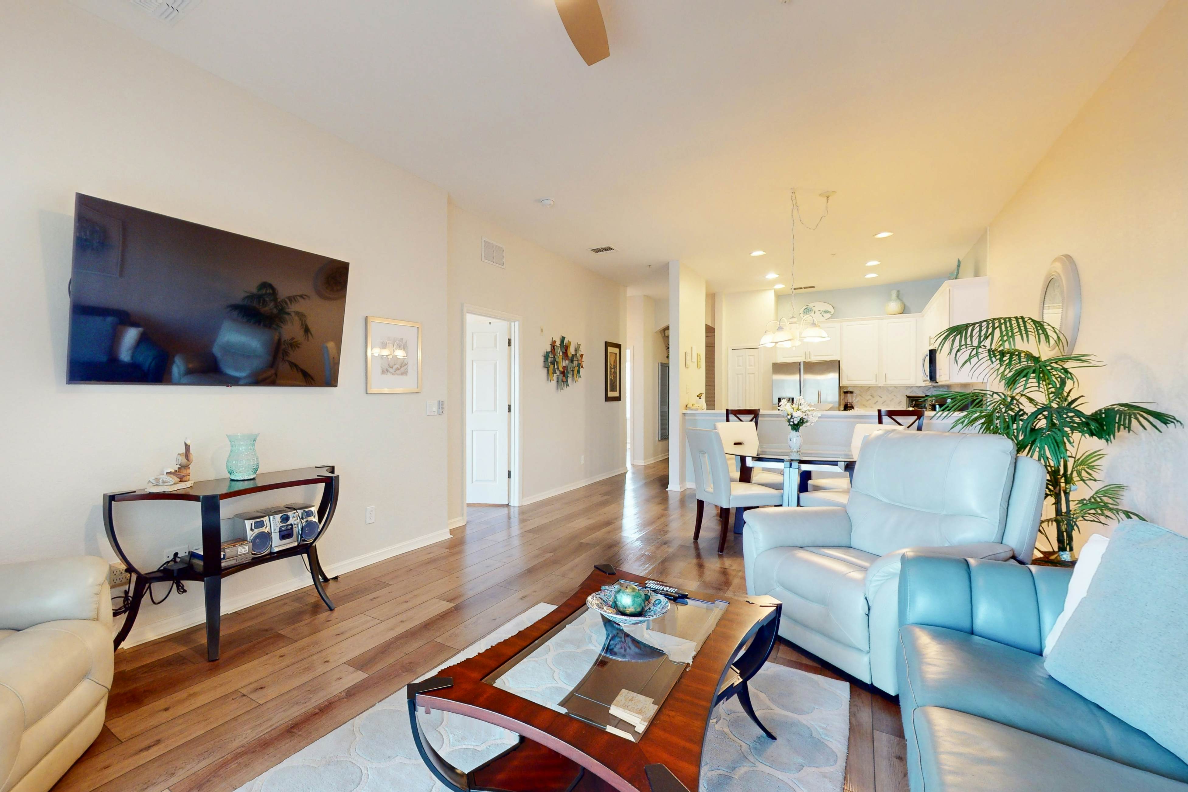 2nd-floor condo with premium location in fabulous Bahama Bay Resort, gym & sauna