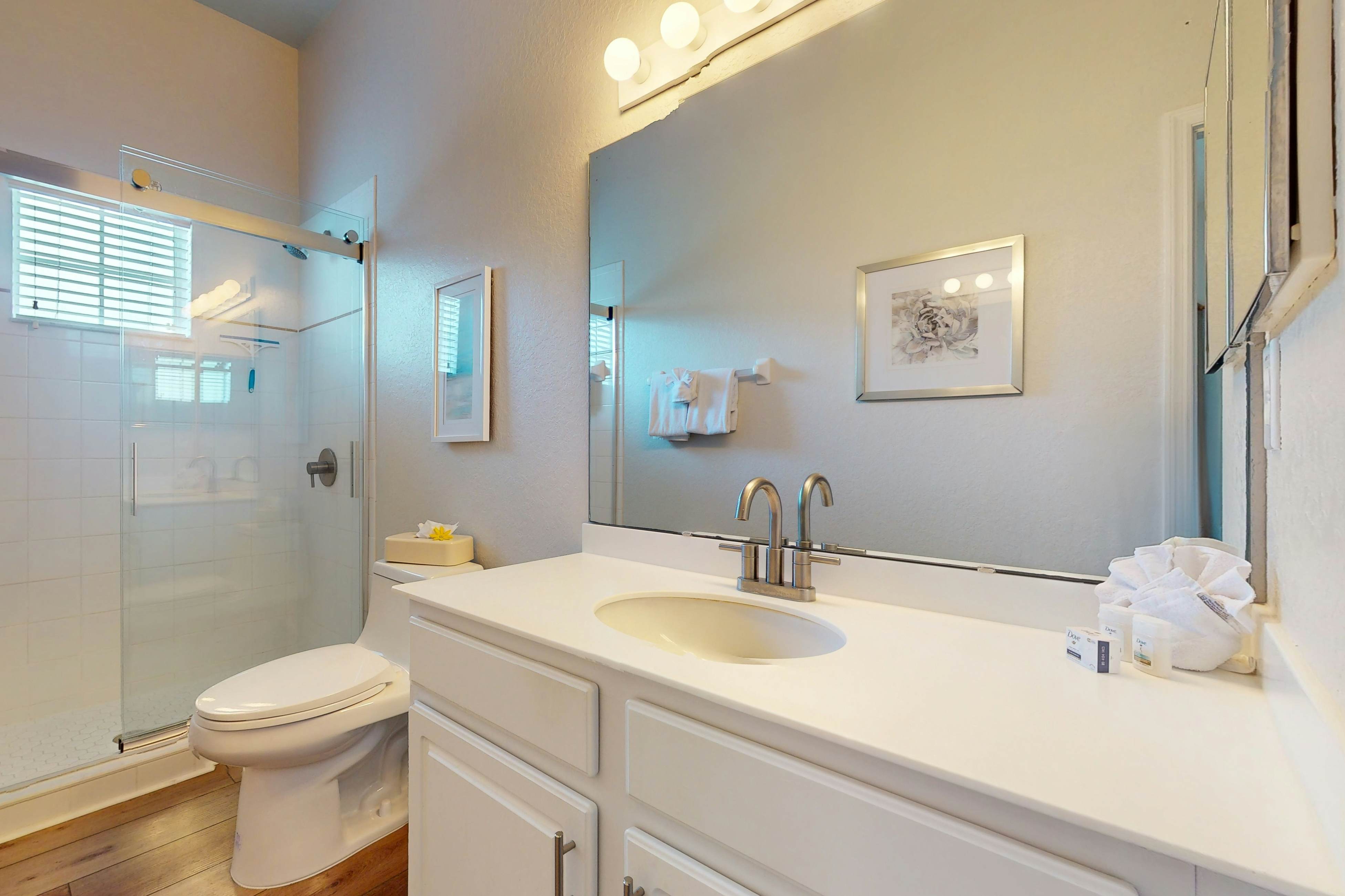 2nd-floor condo with premium location in fabulous Bahama Bay Resort, gym & sauna