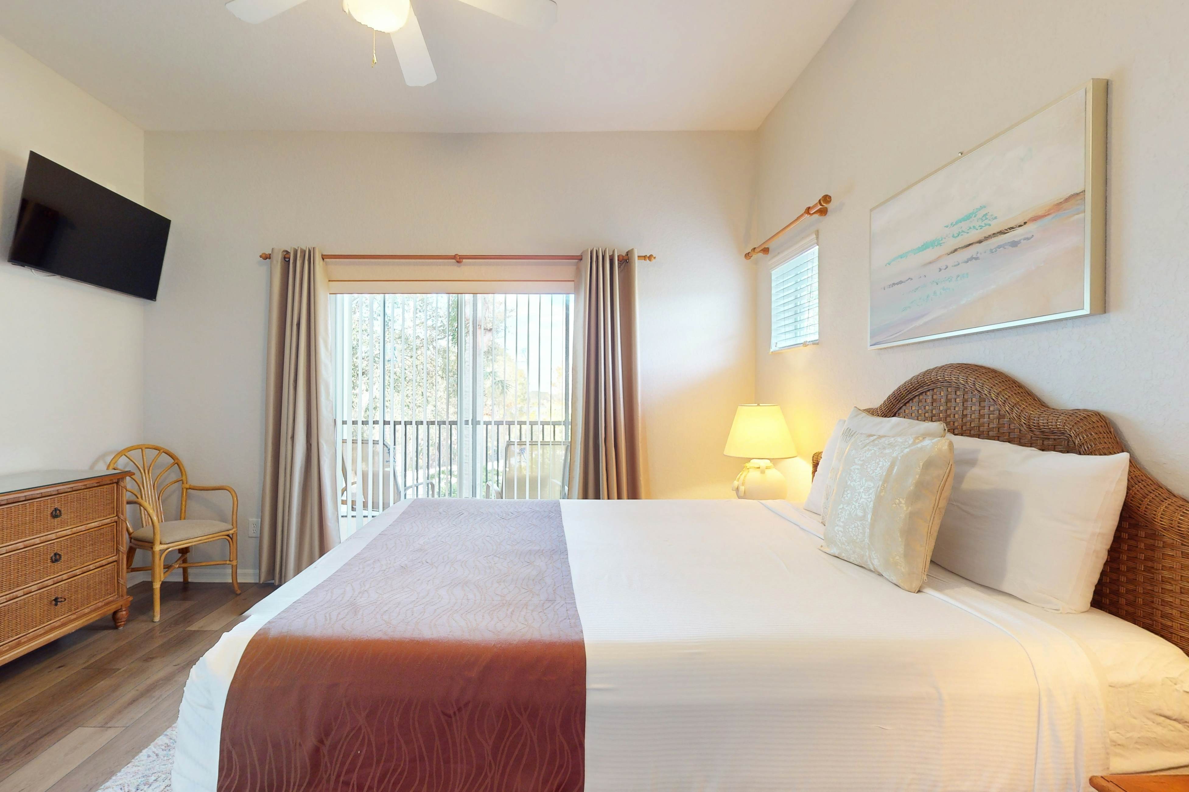 2nd-floor condo with premium location in fabulous Bahama Bay Resort, gym & sauna