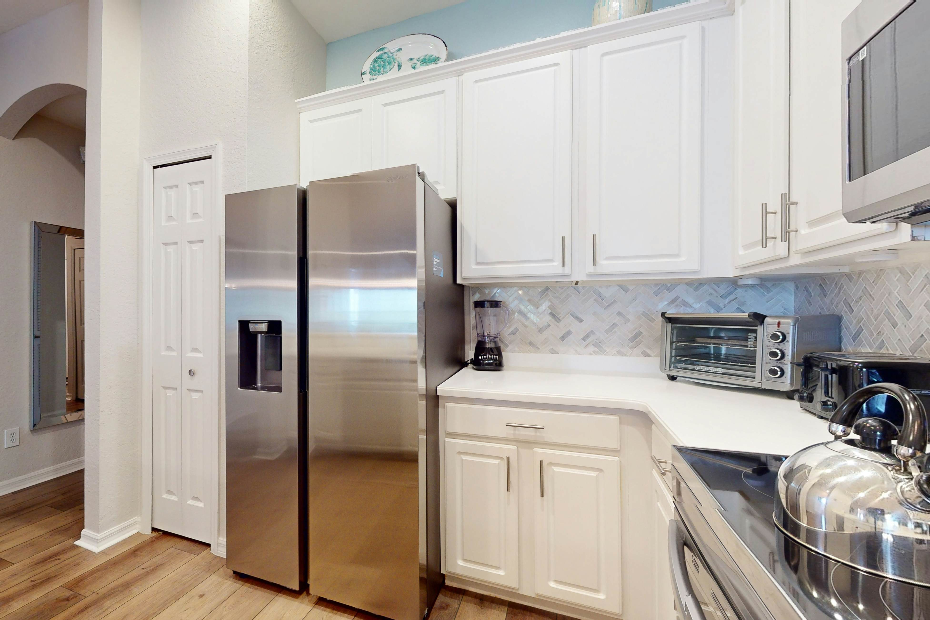 2nd-floor condo with premium location in fabulous Bahama Bay Resort, gym & sauna