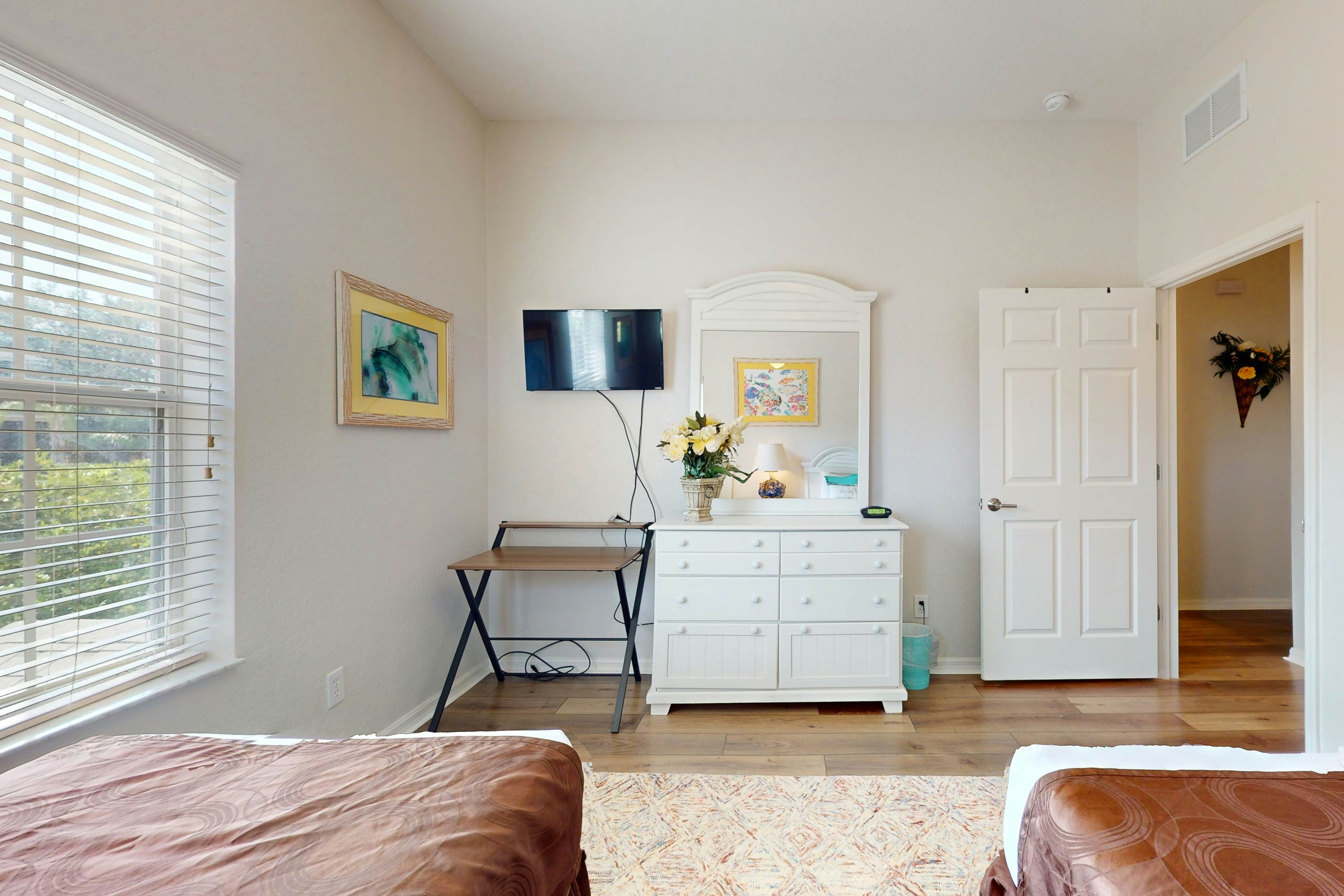 2nd-floor condo with premium location in fabulous Bahama Bay Resort, gym & sauna