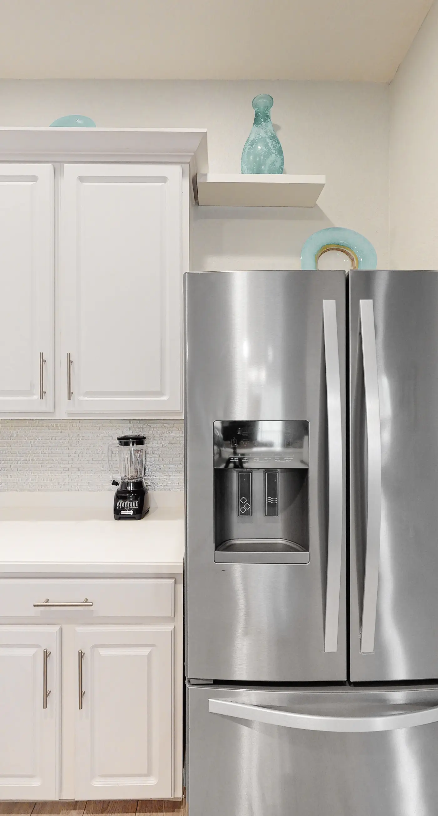 3rd floor condo w/ restaurant, balcony, near theme parks, sauna, shared pools