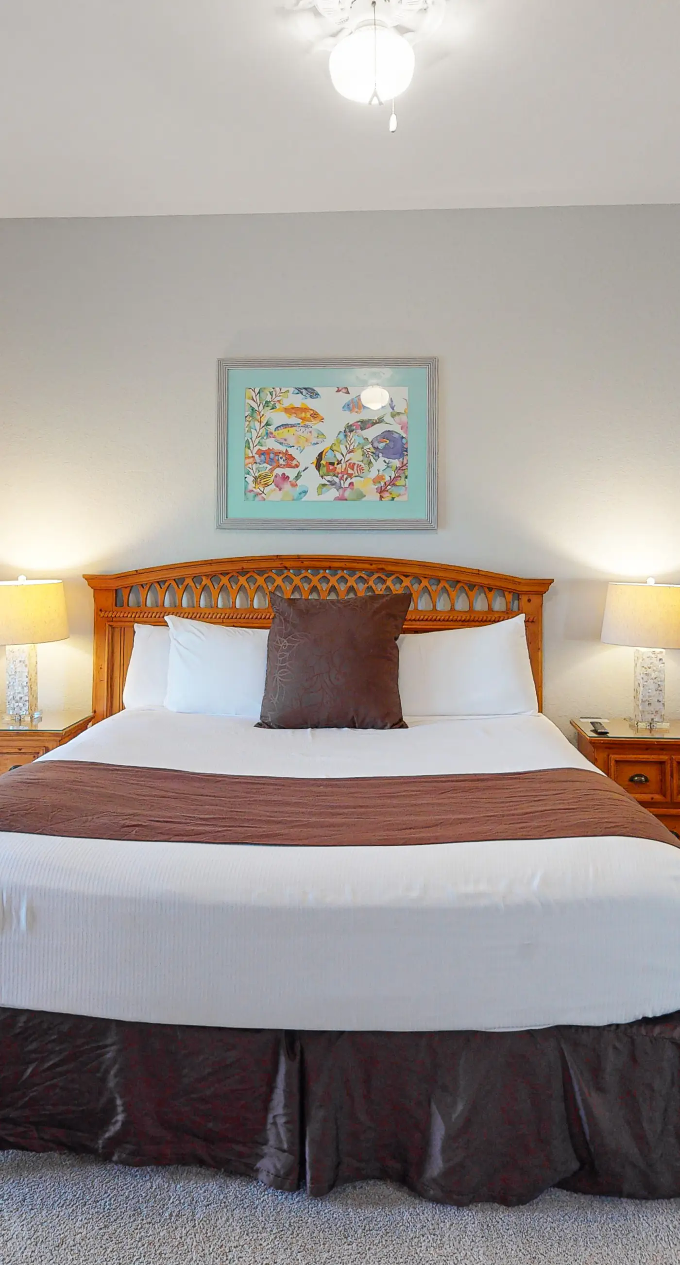 3rd floor condo w/ restaurant, balcony, near theme parks, sauna, shared pools