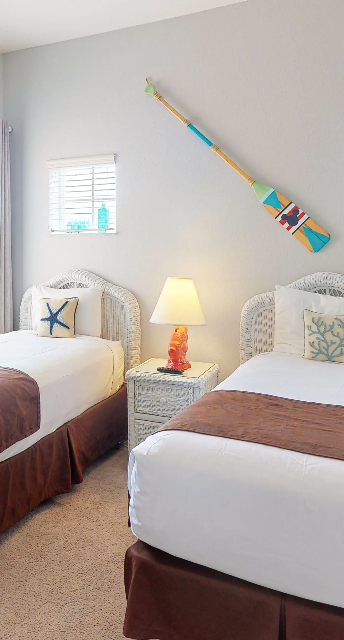 3rd floor condo w/ restaurant, balcony, near theme parks, sauna, shared pools