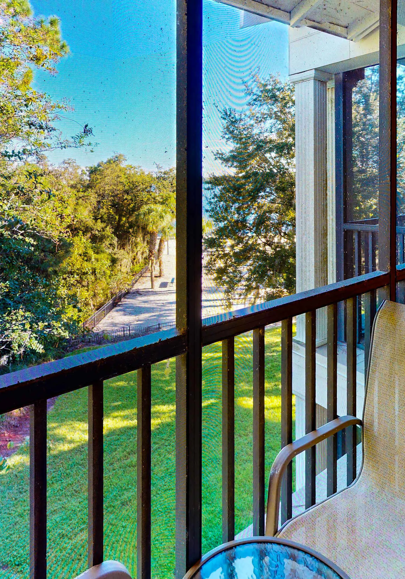 3rd floor condo w/ restaurant, pools, basketball court, near theme parks, gym
