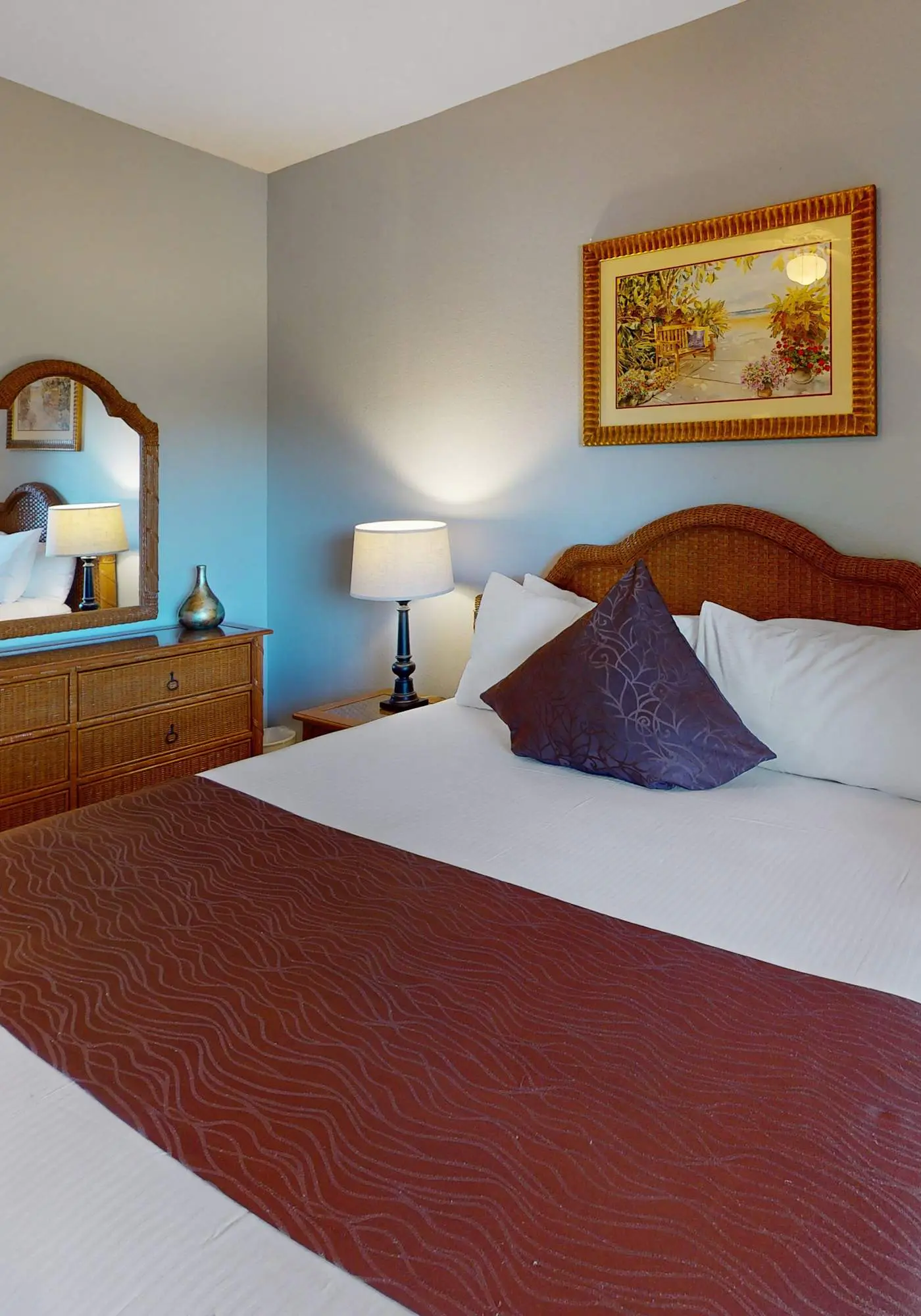 3rd floor condo w/ restaurant, pools, basketball court, near theme parks, gym