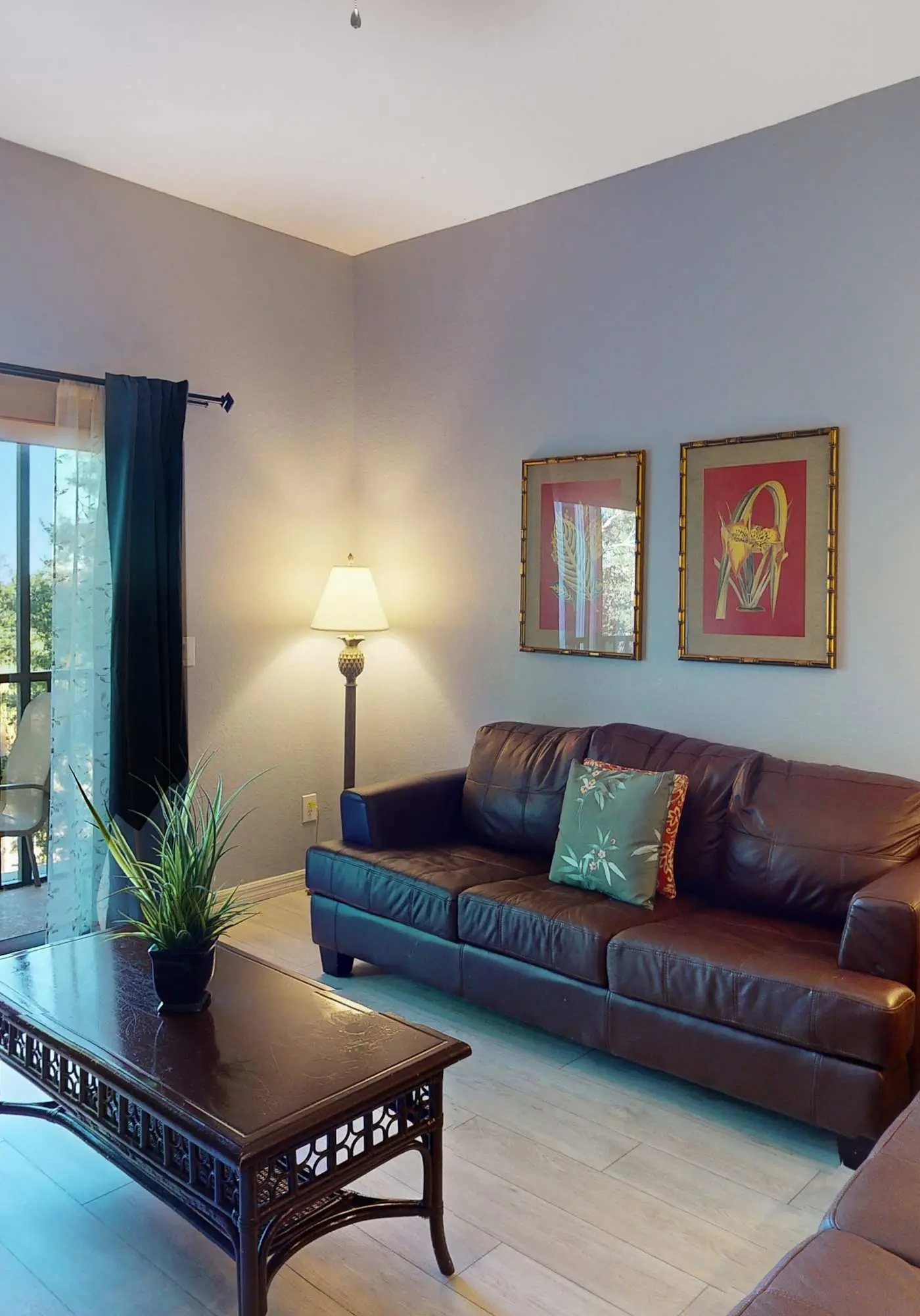 3rd floor condo w/ restaurant, pools, basketball court, near theme parks, gym