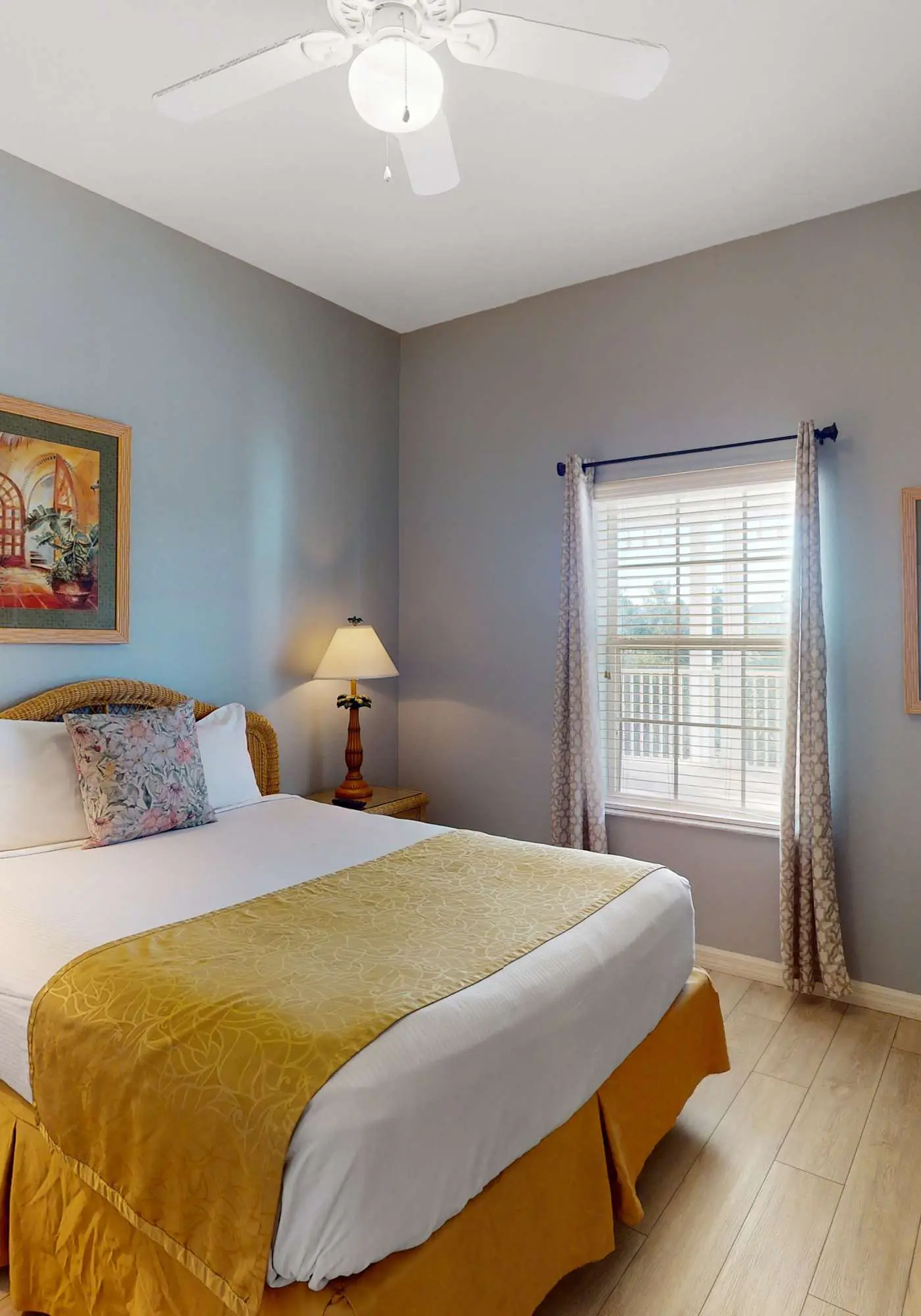 3rd floor condo w/ restaurant, pools, basketball court, near theme parks, gym